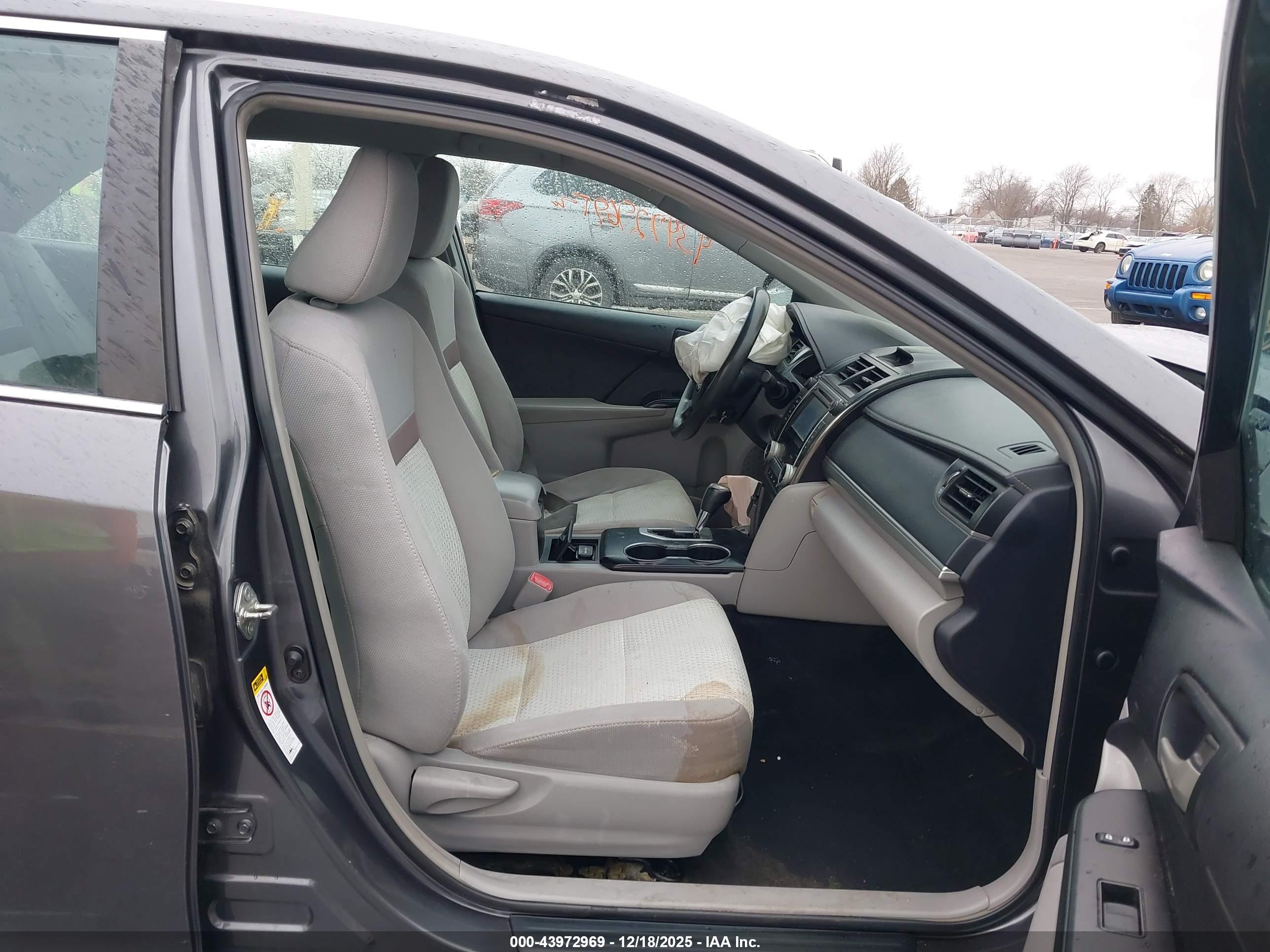 TOYOTA CAMRY image 5