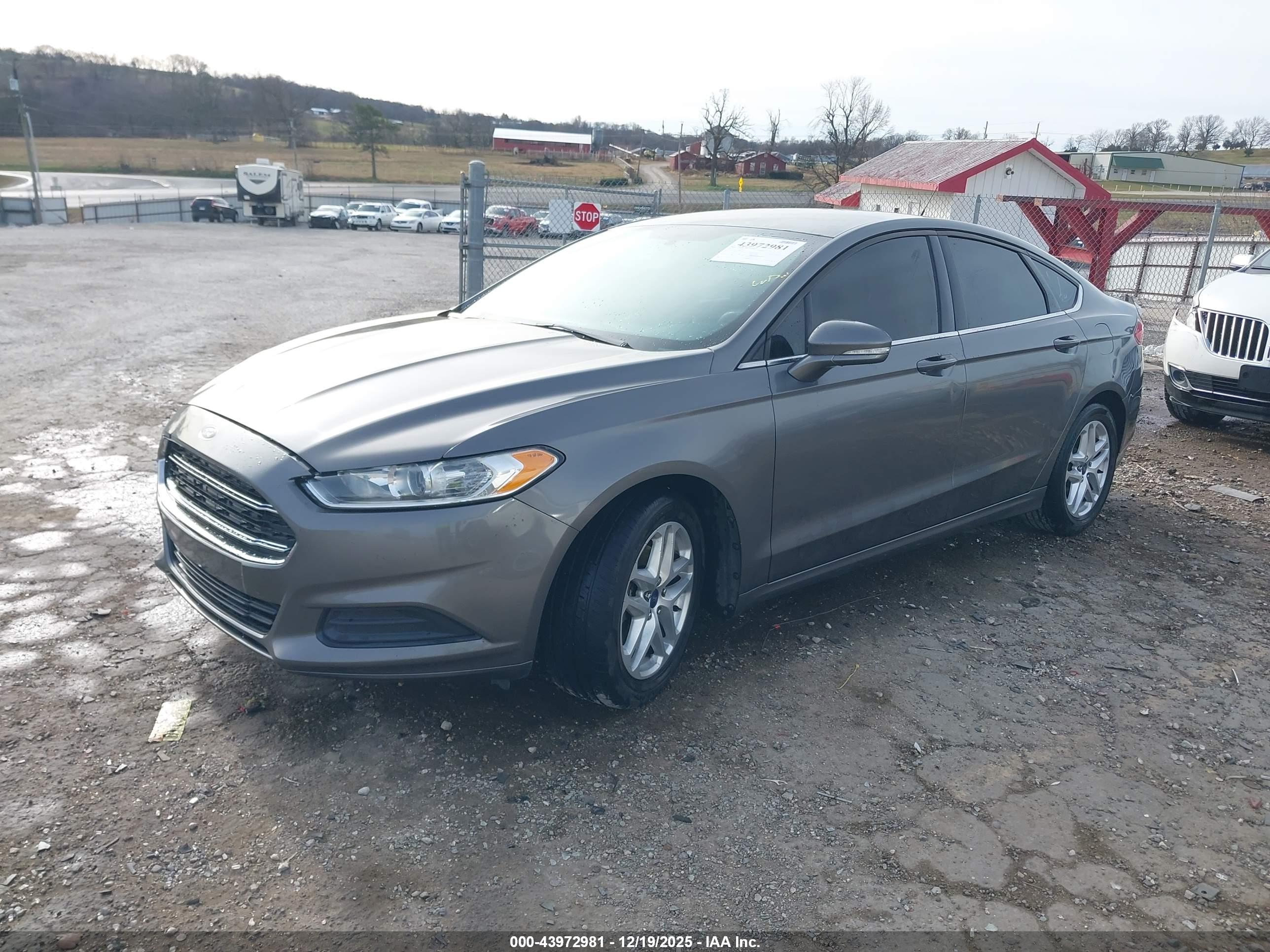 FORD FUSION image 2
