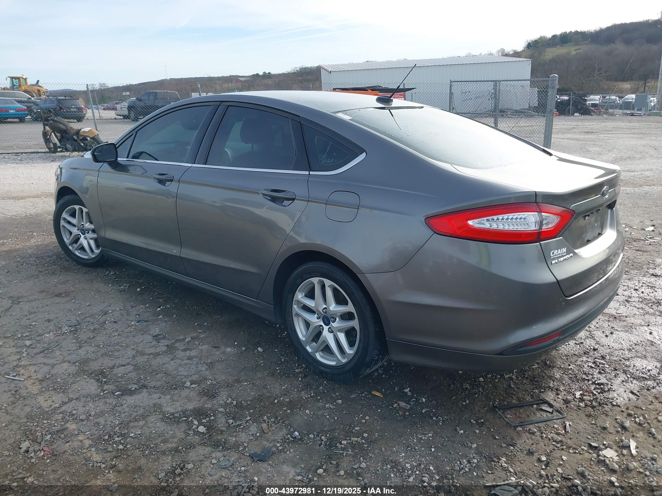 FORD FUSION image 3