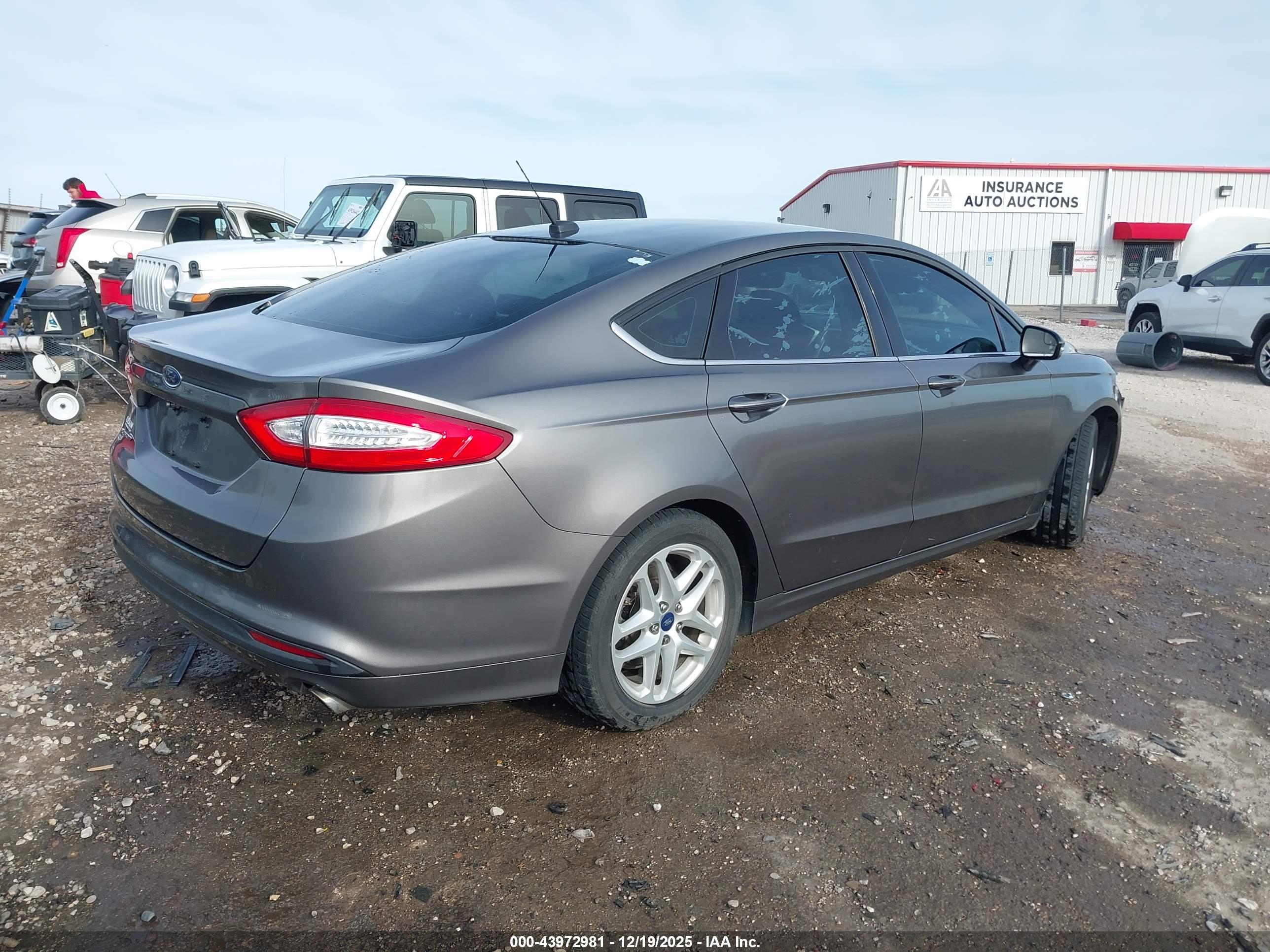 FORD FUSION image 4