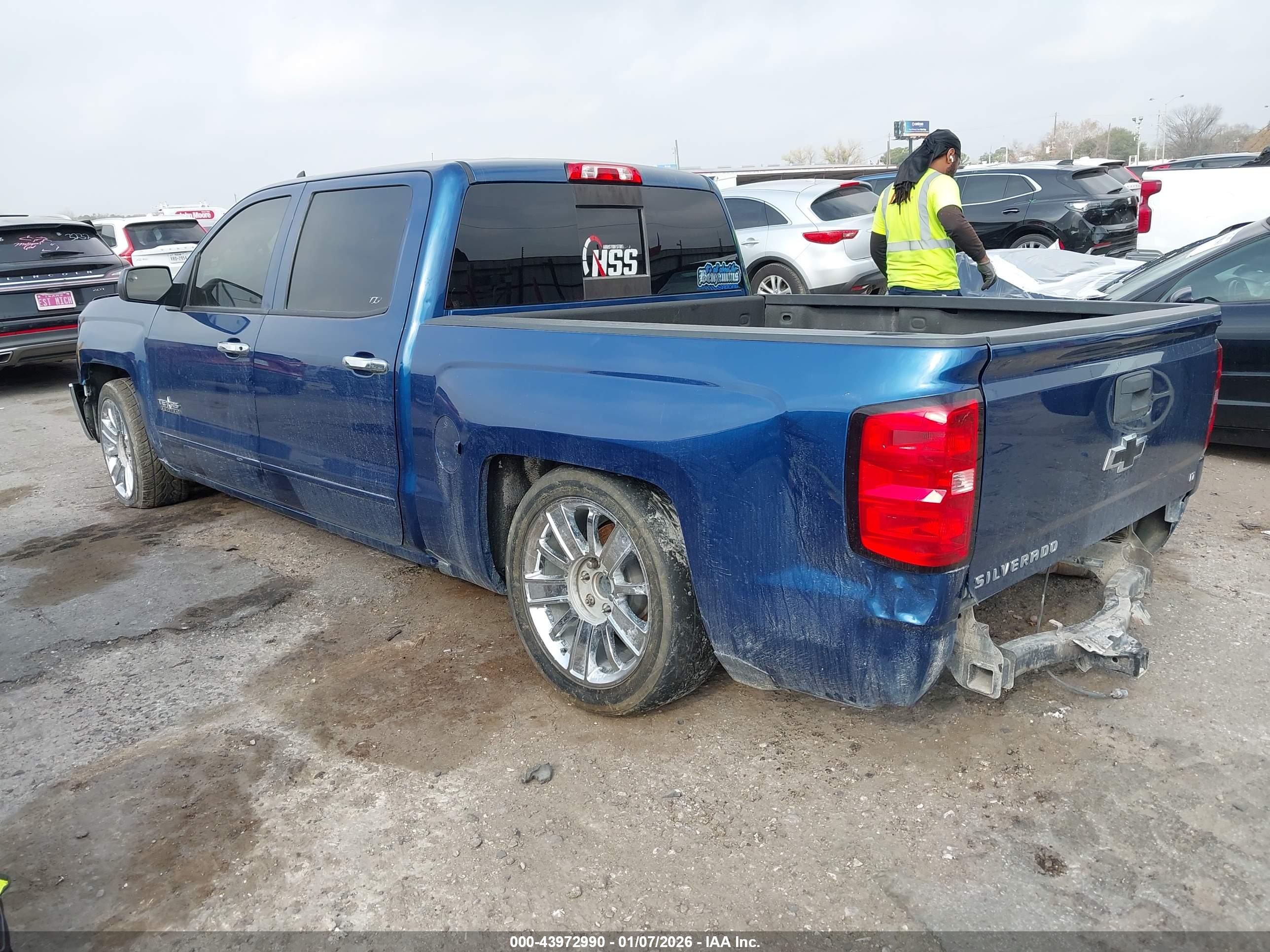 CHEVROLET SILVERADO image 3