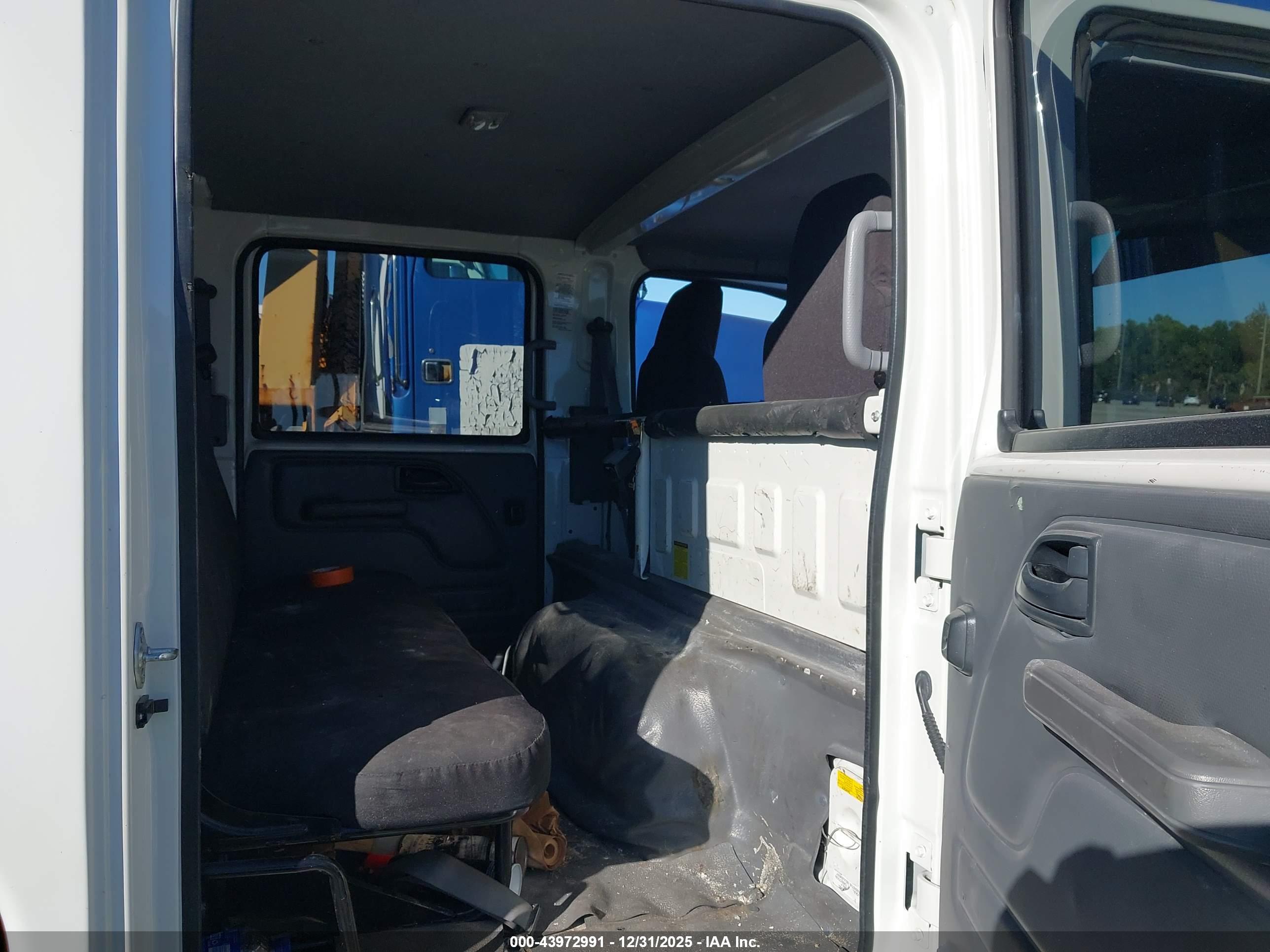 ISUZU NPR image 8