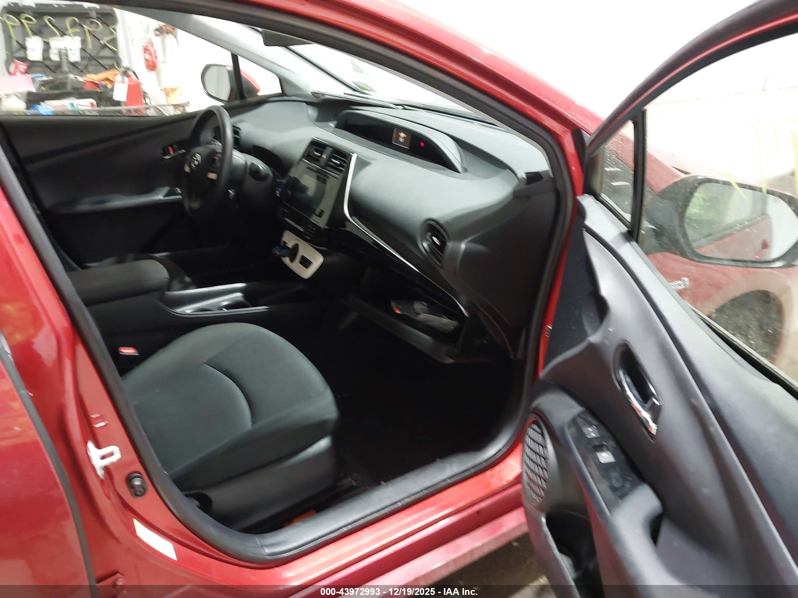 TOYOTA PRIUS image 5