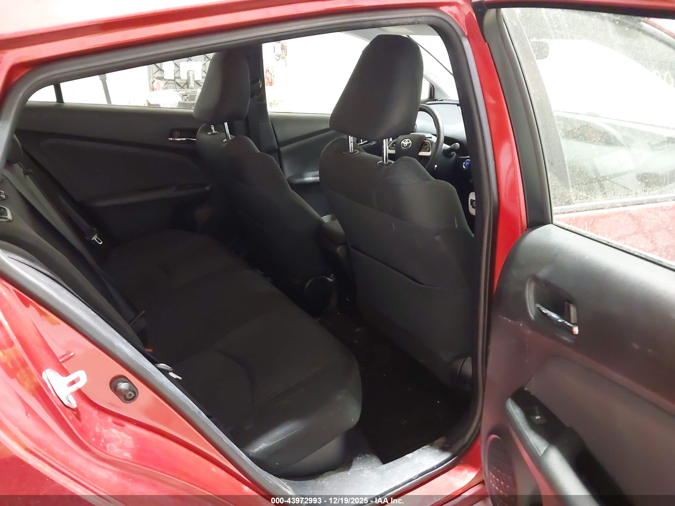 TOYOTA PRIUS image 8