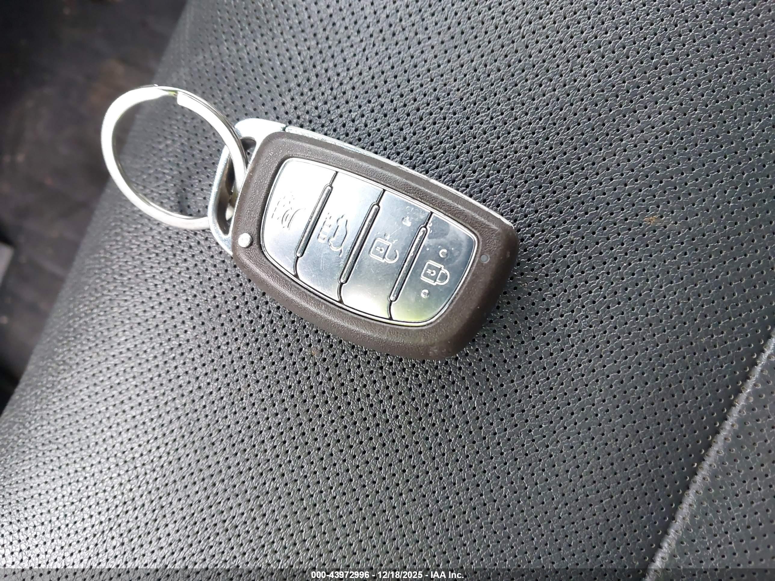 HYUNDAI TUCSON image 11