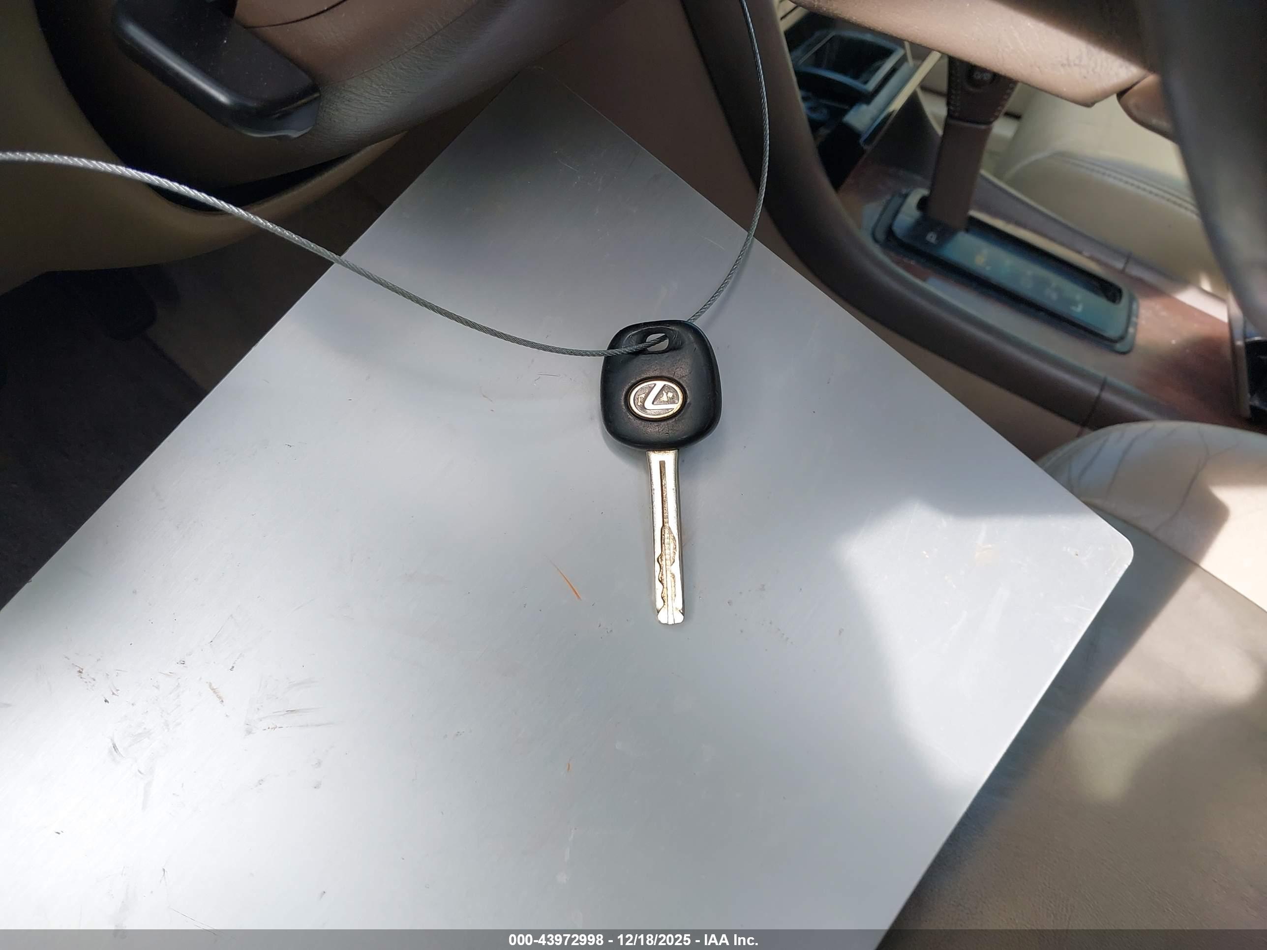 LEXUS ES image 11
