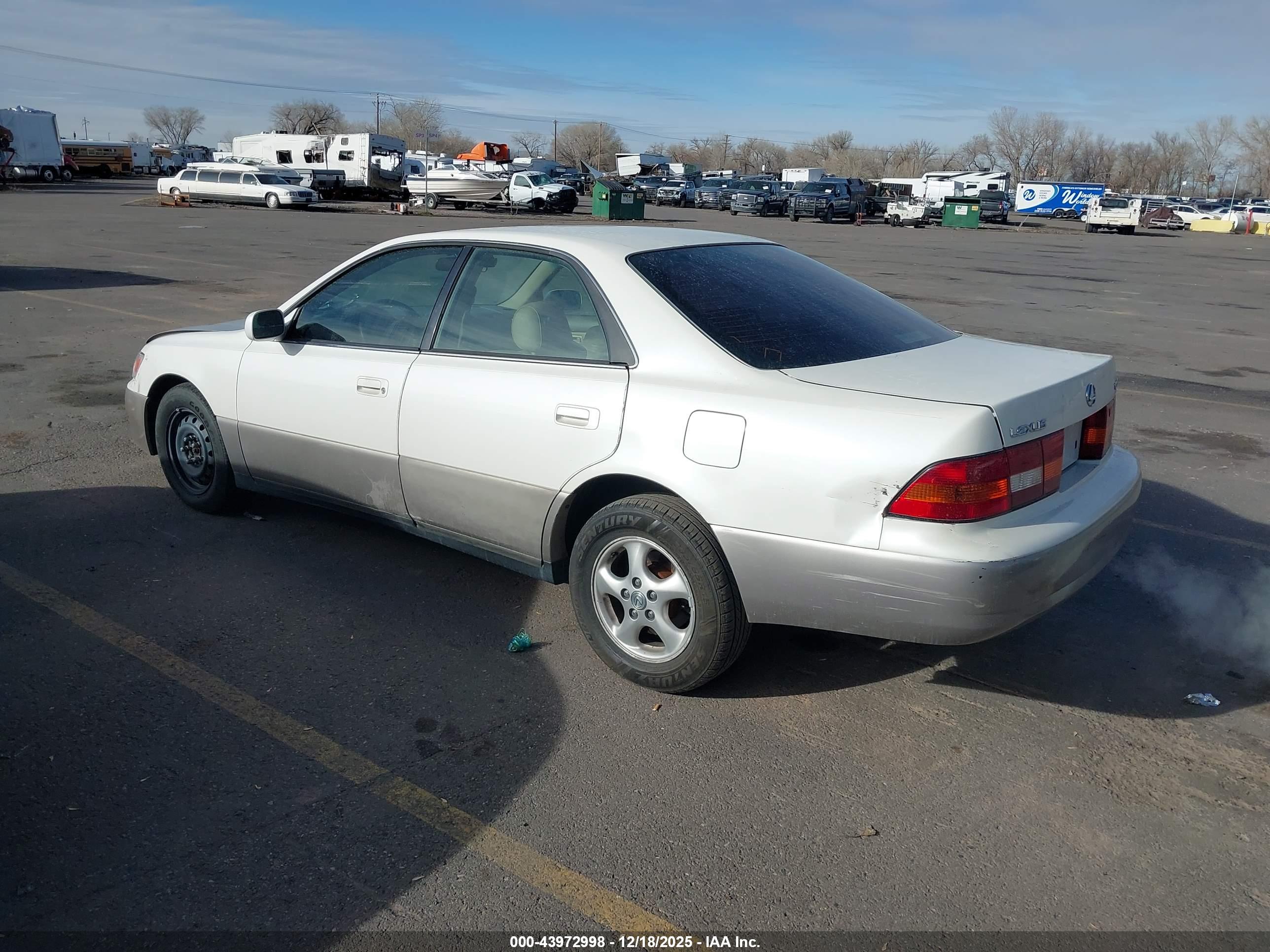 LEXUS ES image 3