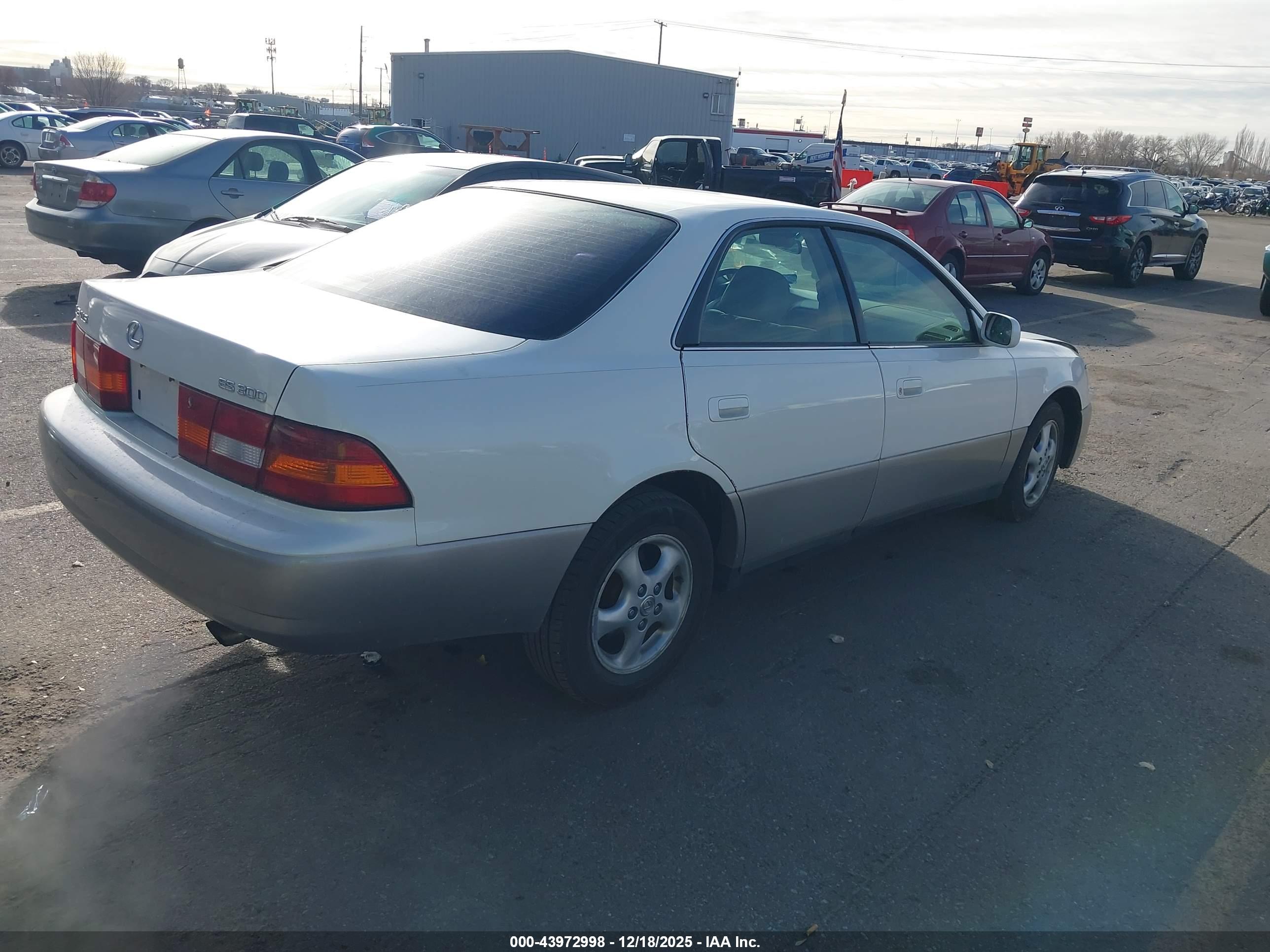 LEXUS ES image 4