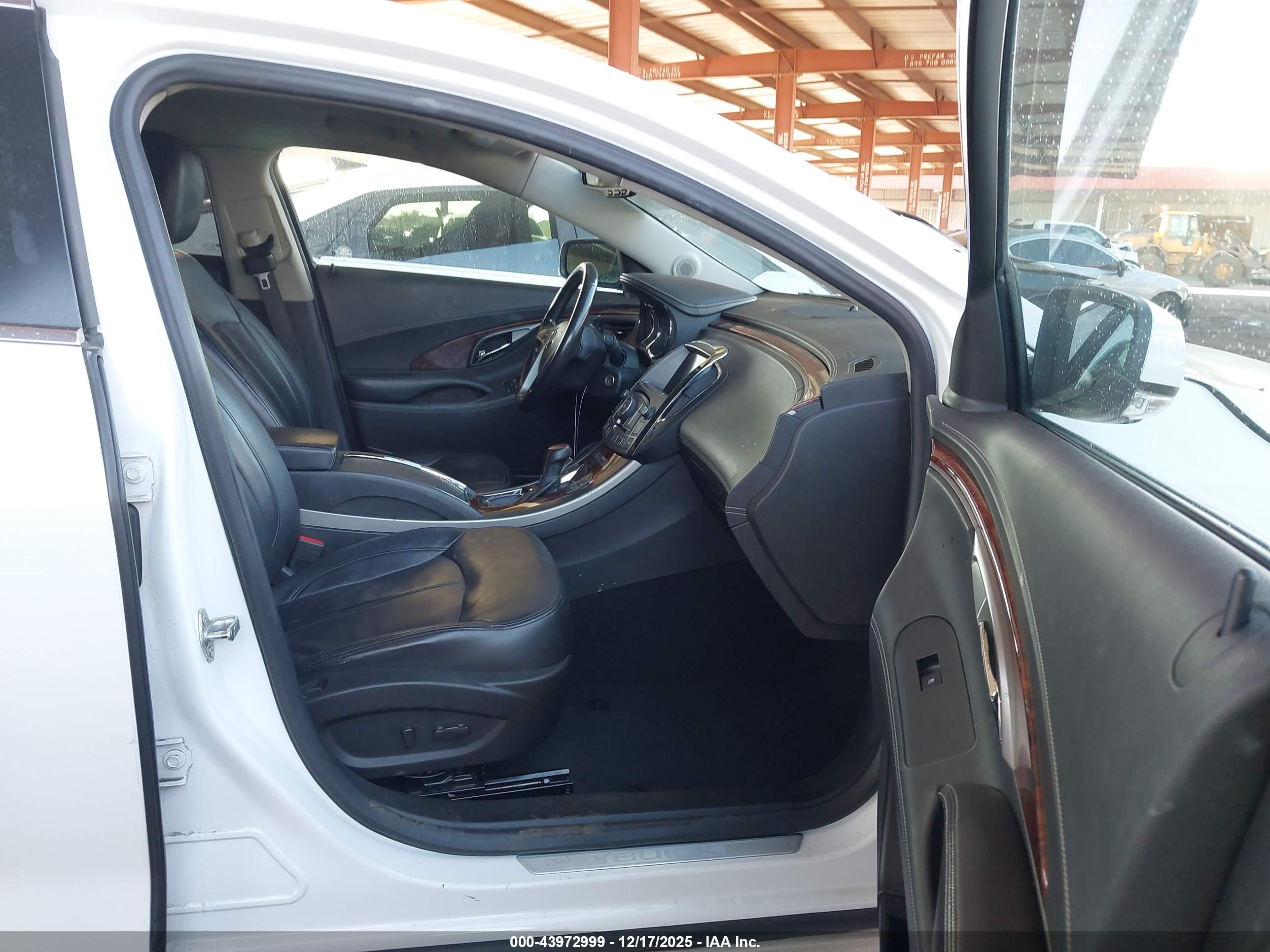 BUICK LACROSSE image 5