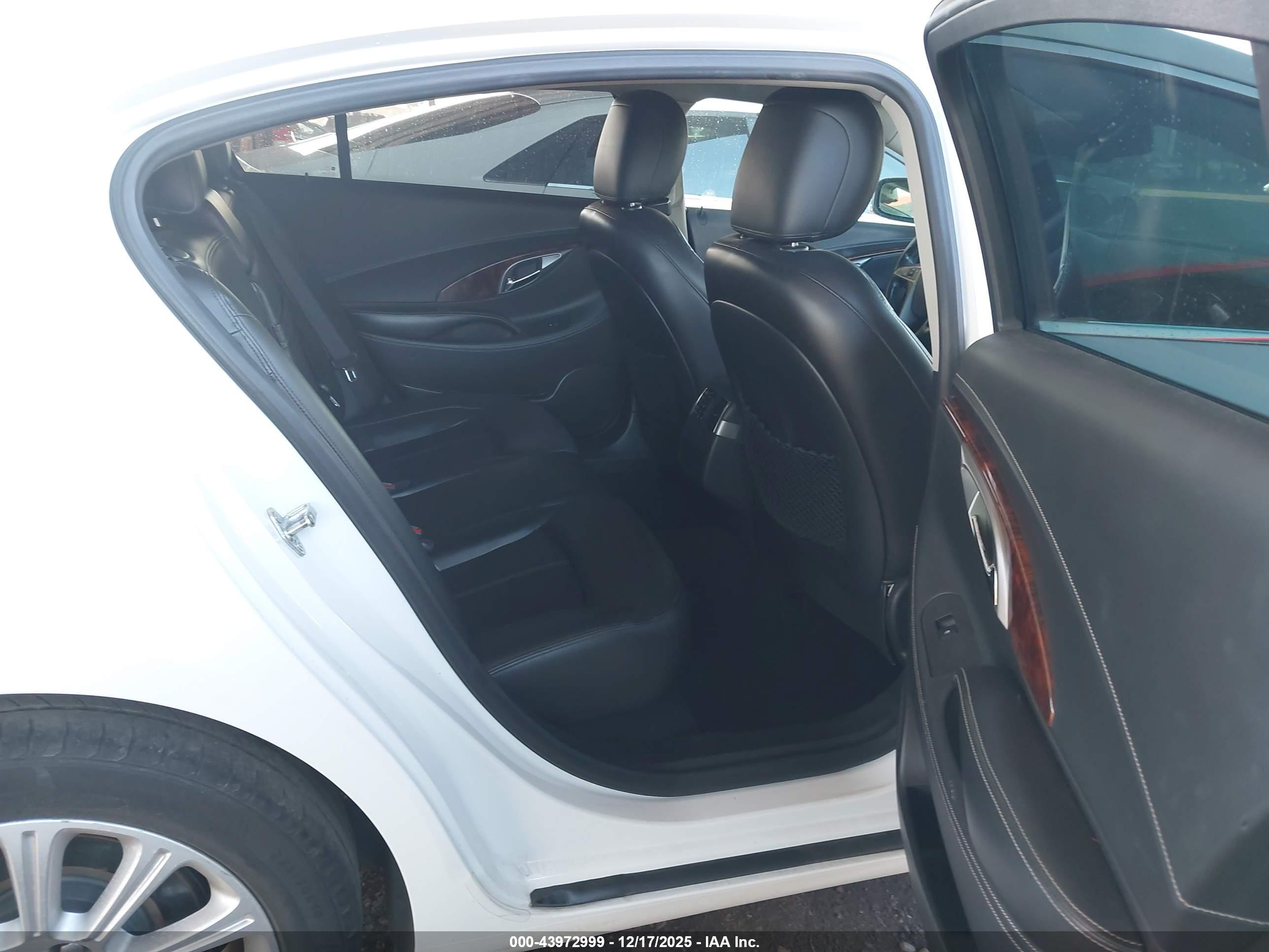 BUICK LACROSSE image 8