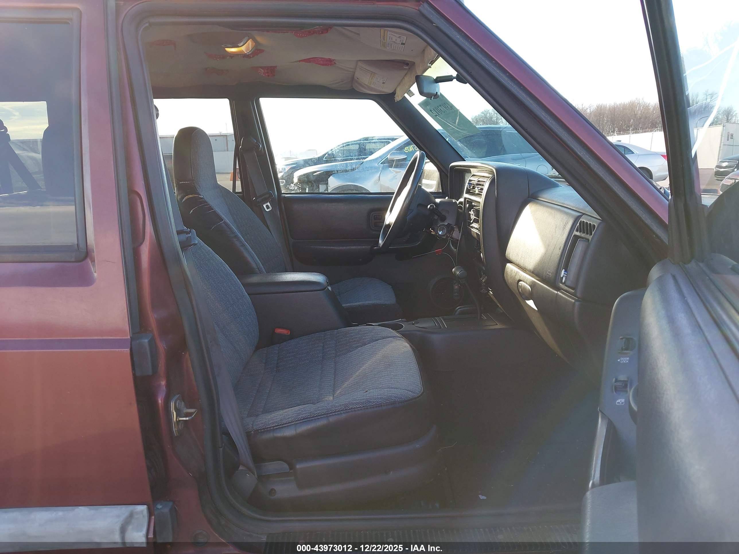JEEP CHEROKEE image 5