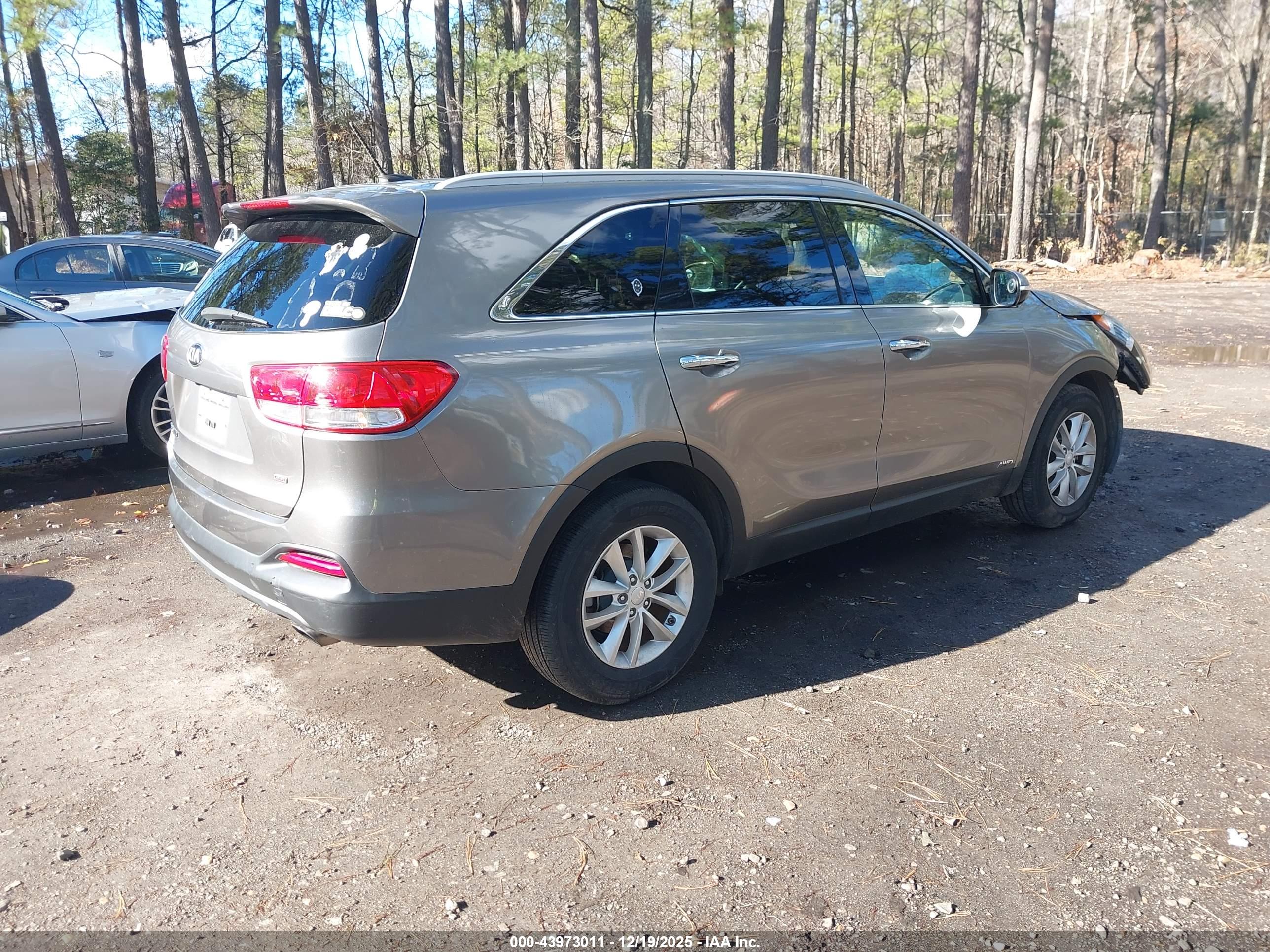 KIA SORENTO image 4