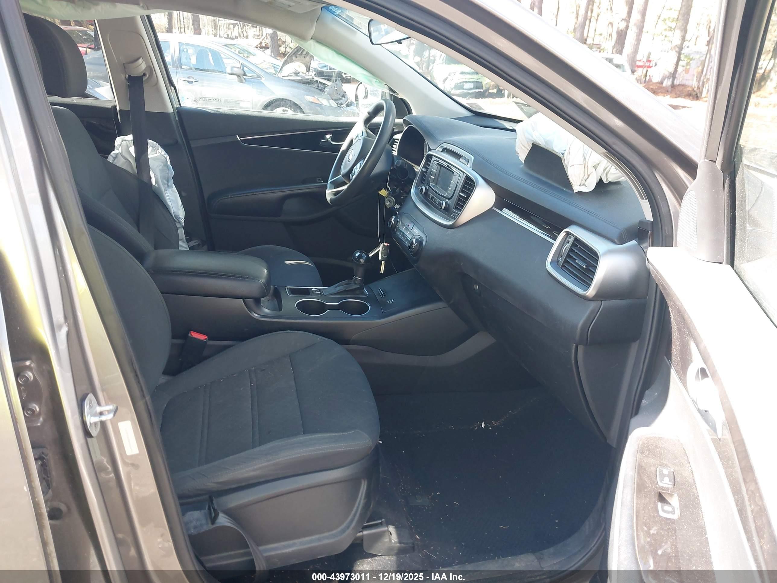 KIA SORENTO image 5