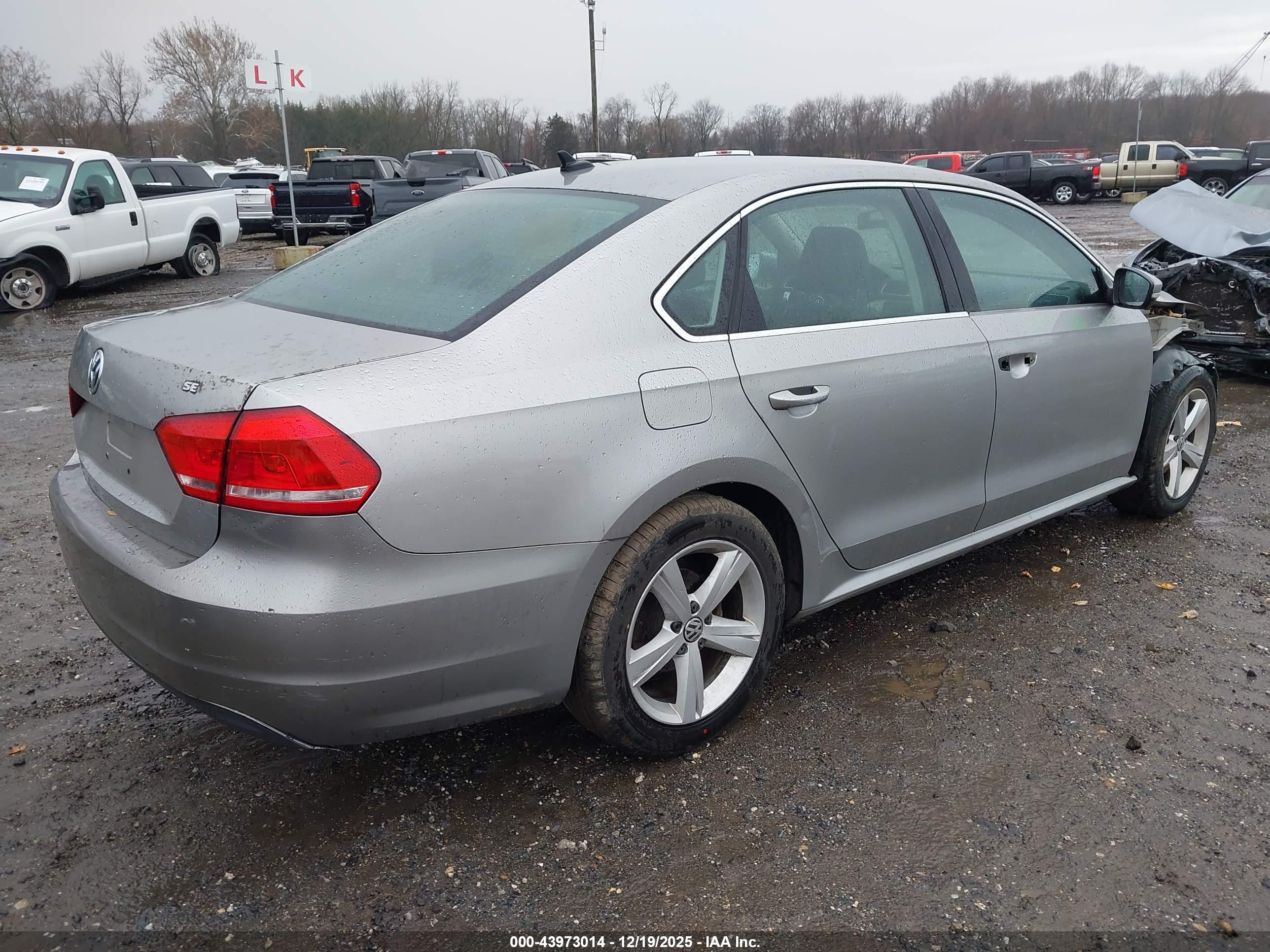 VOLKSWAGEN PASSAT image 4