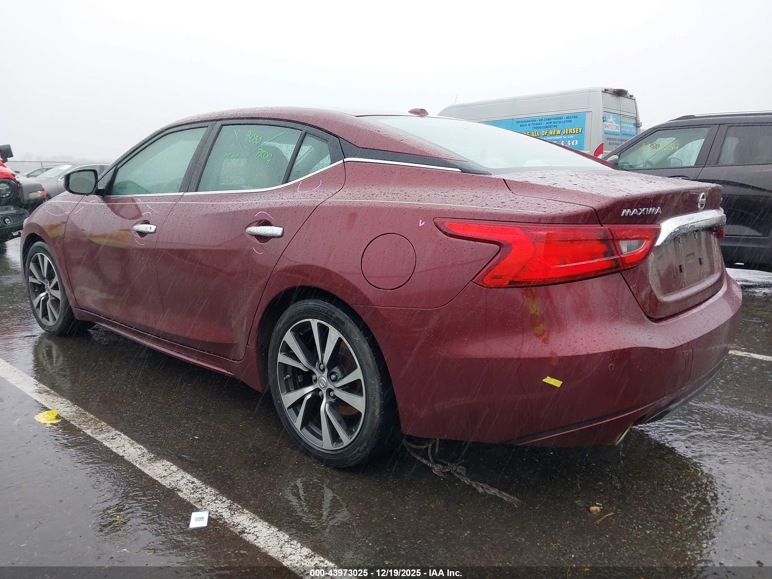NISSAN MAXIMA image 3