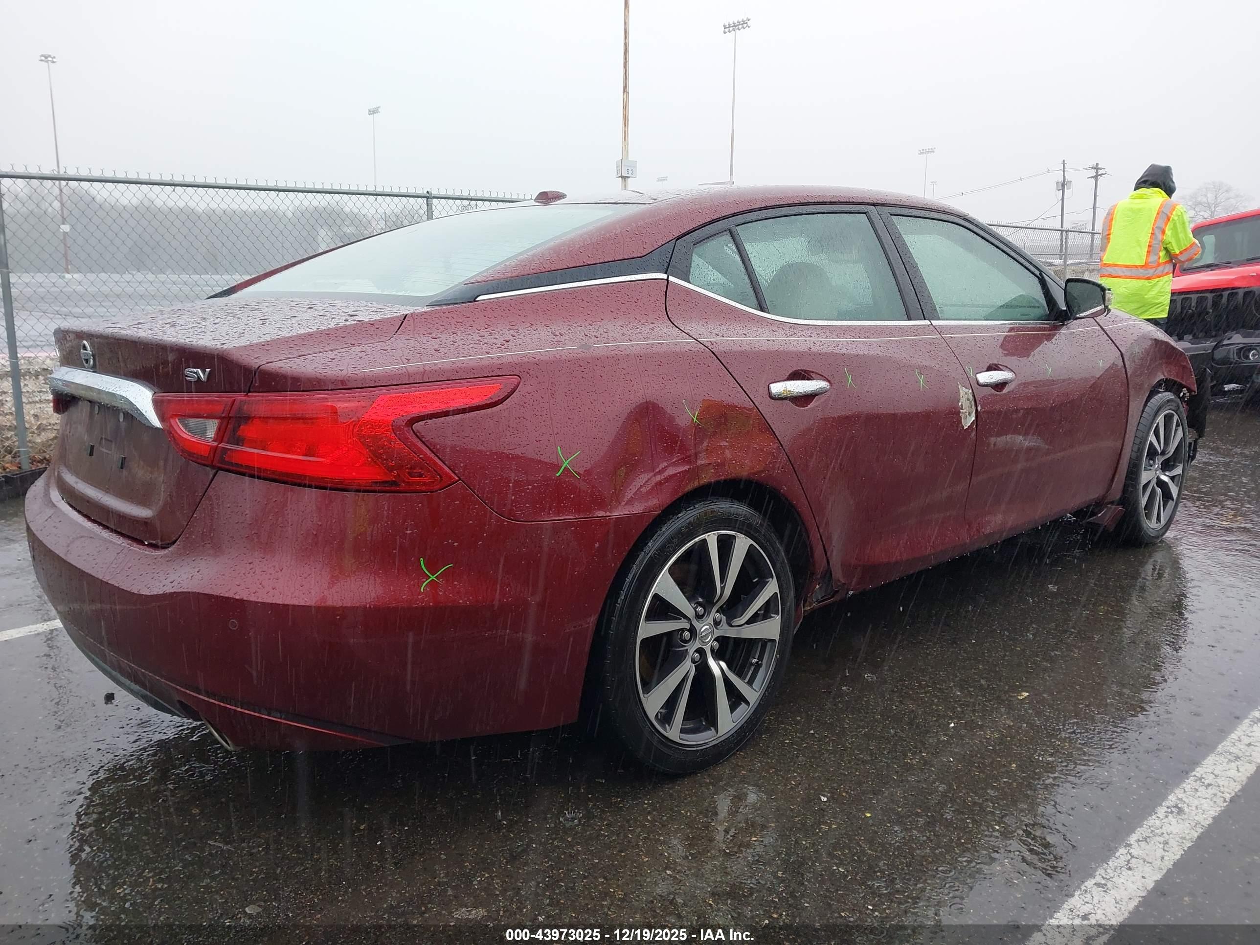 NISSAN MAXIMA image 4