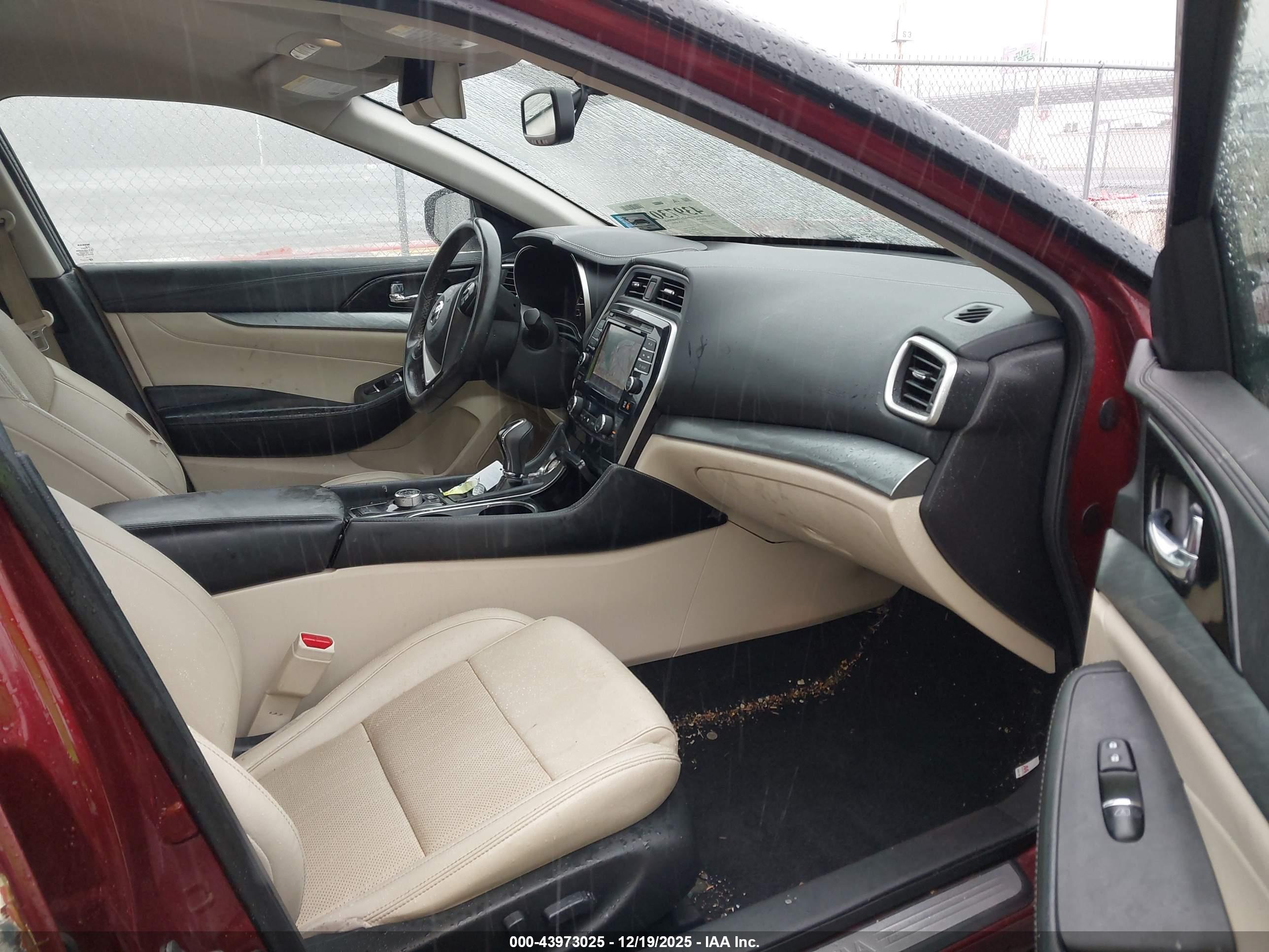 NISSAN MAXIMA image 5