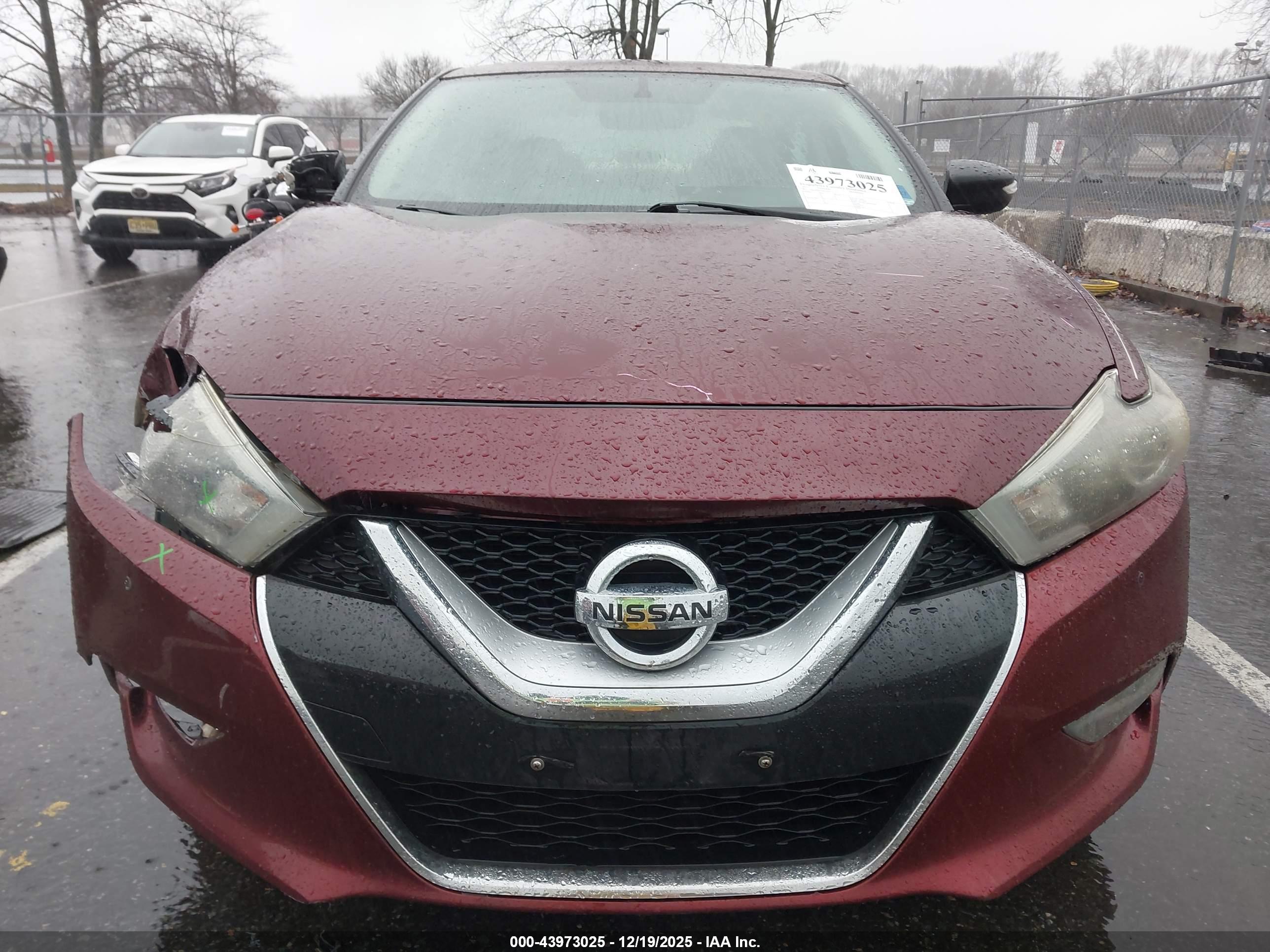 NISSAN MAXIMA image 6