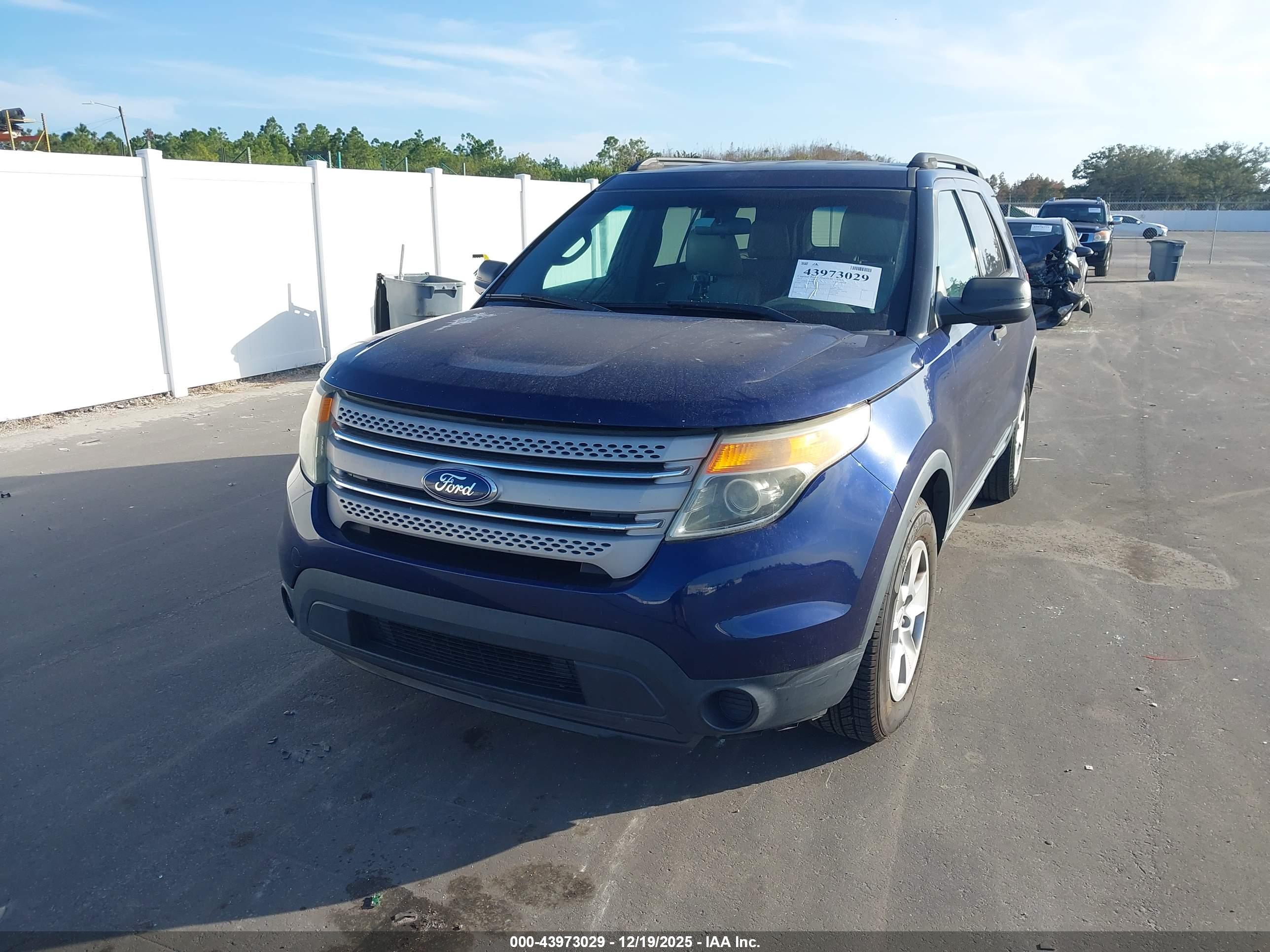 FORD EXPLORER image 2