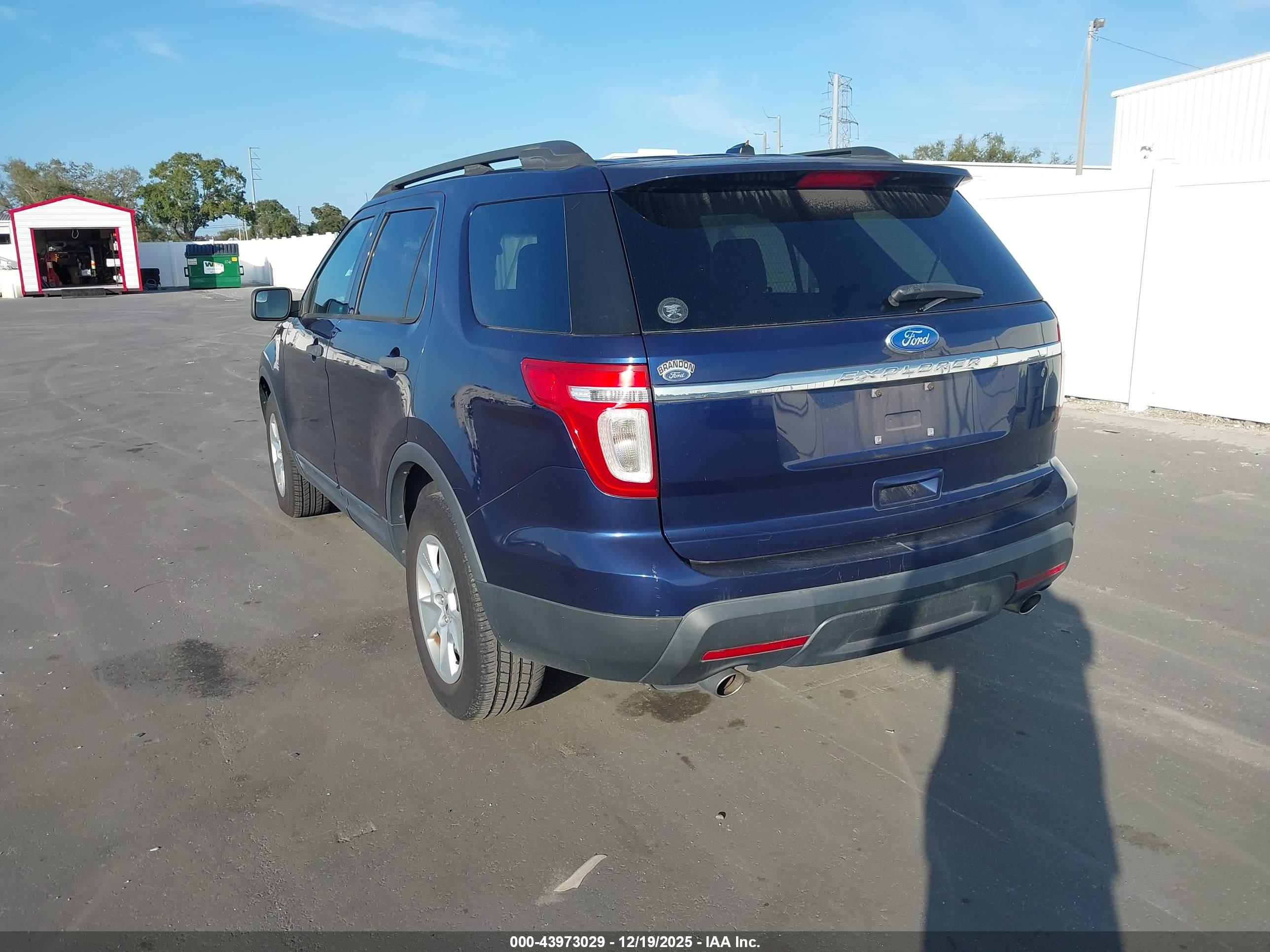 FORD EXPLORER image 3