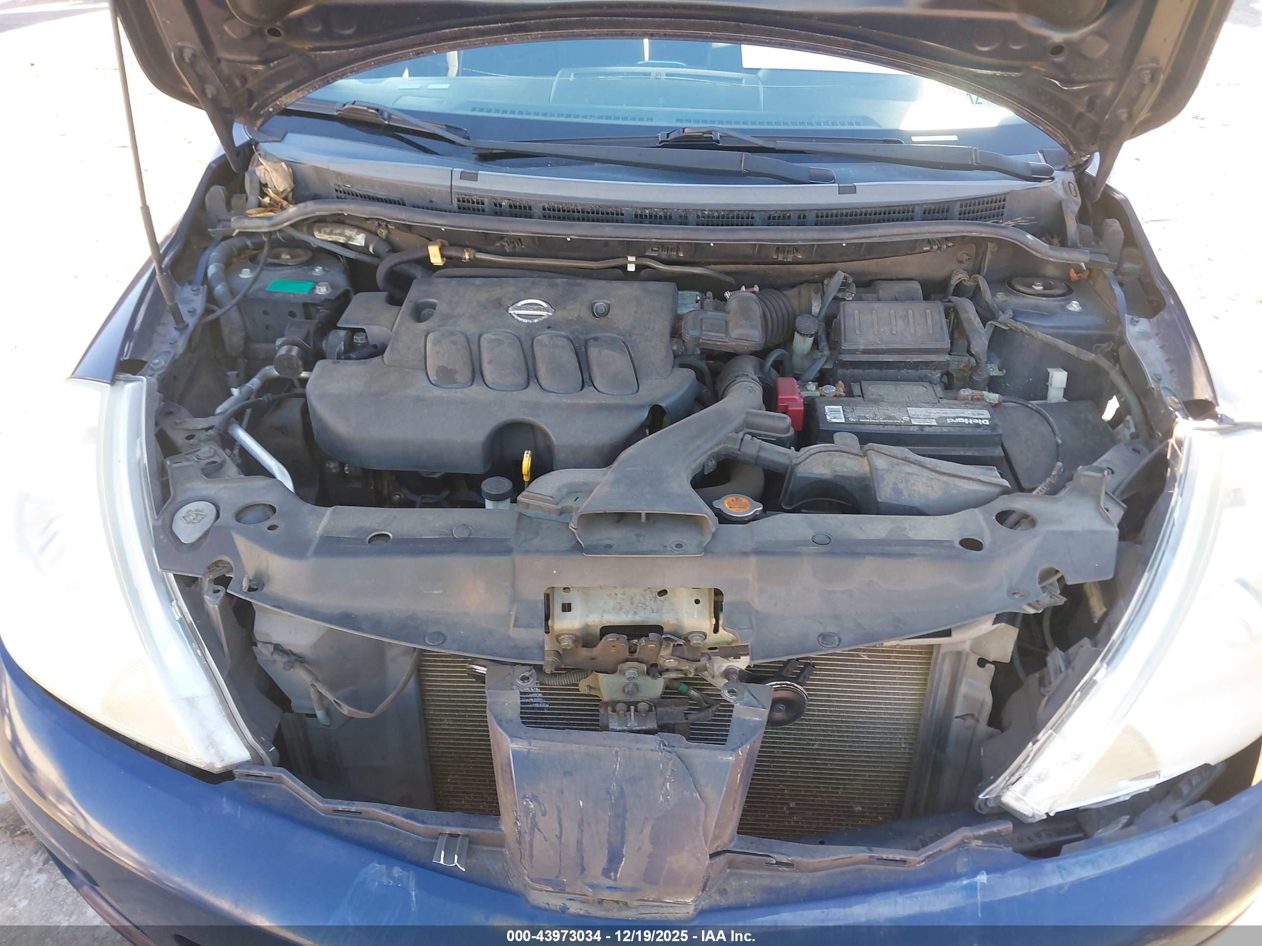 NISSAN VERSA image 10