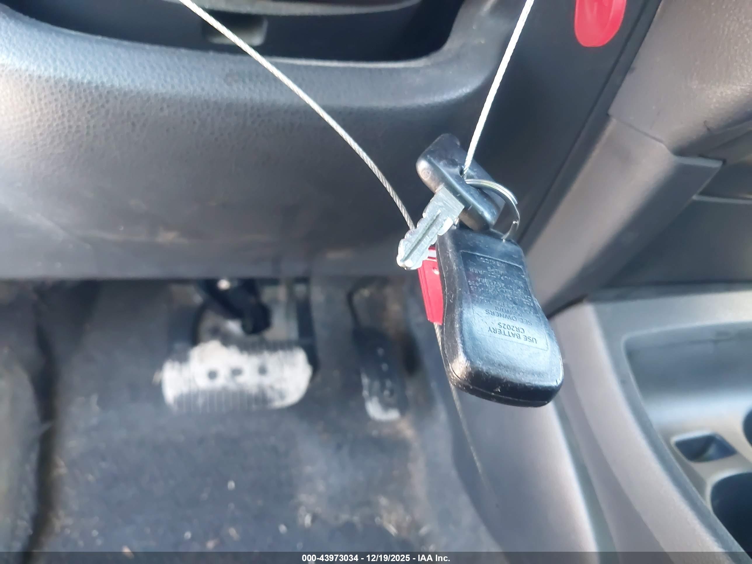 NISSAN VERSA image 11