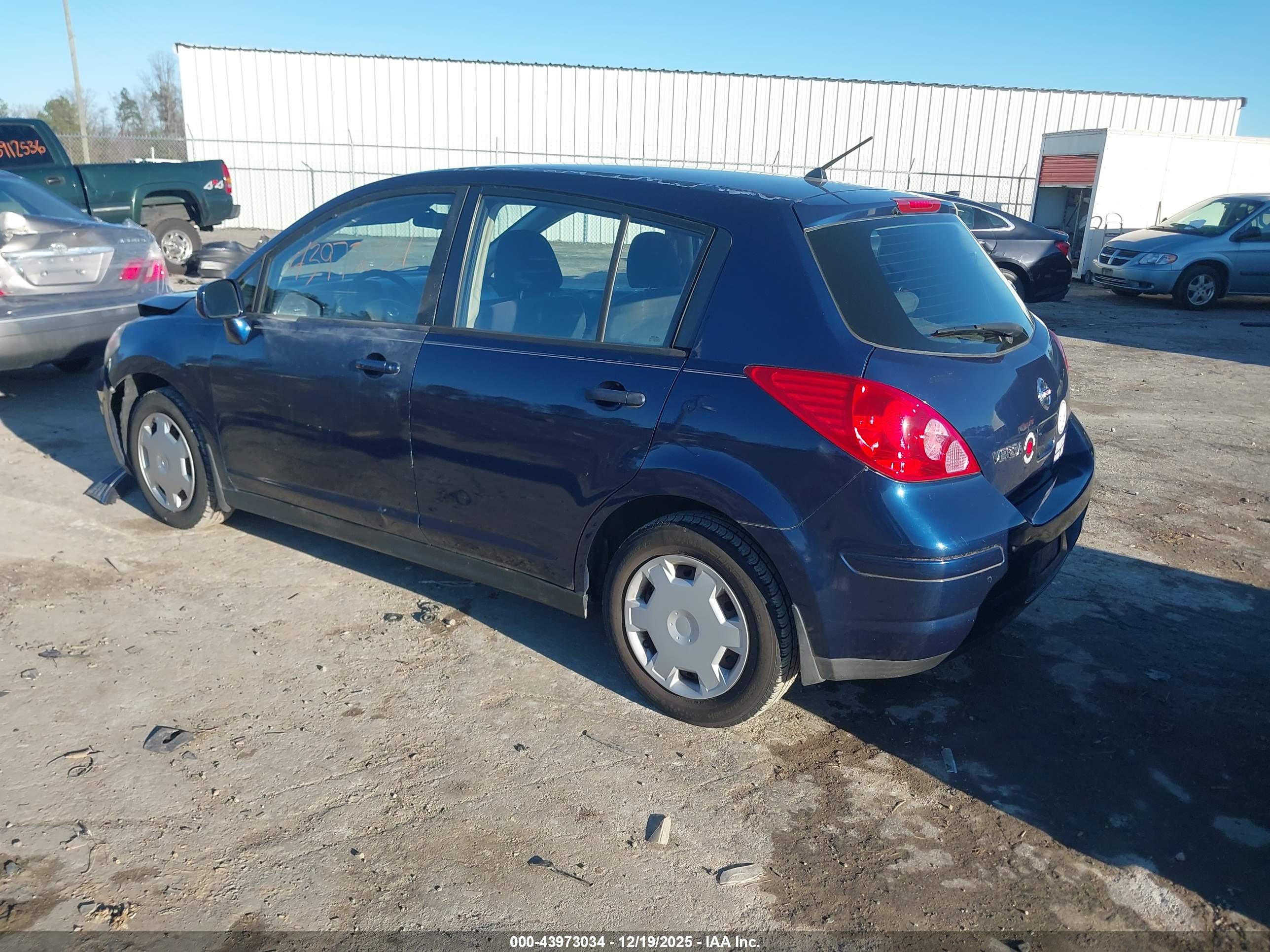 NISSAN VERSA image 3