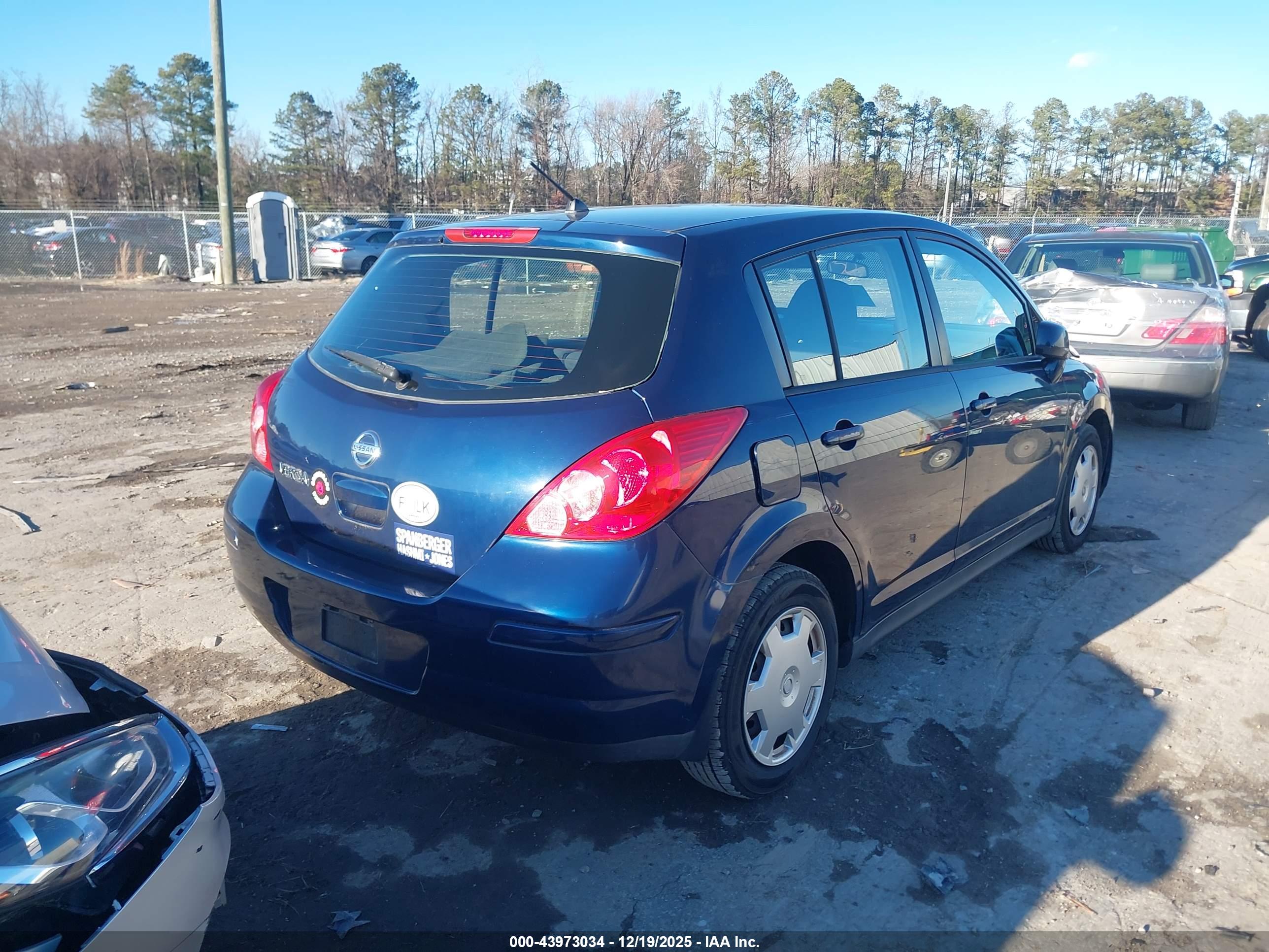 NISSAN VERSA image 4