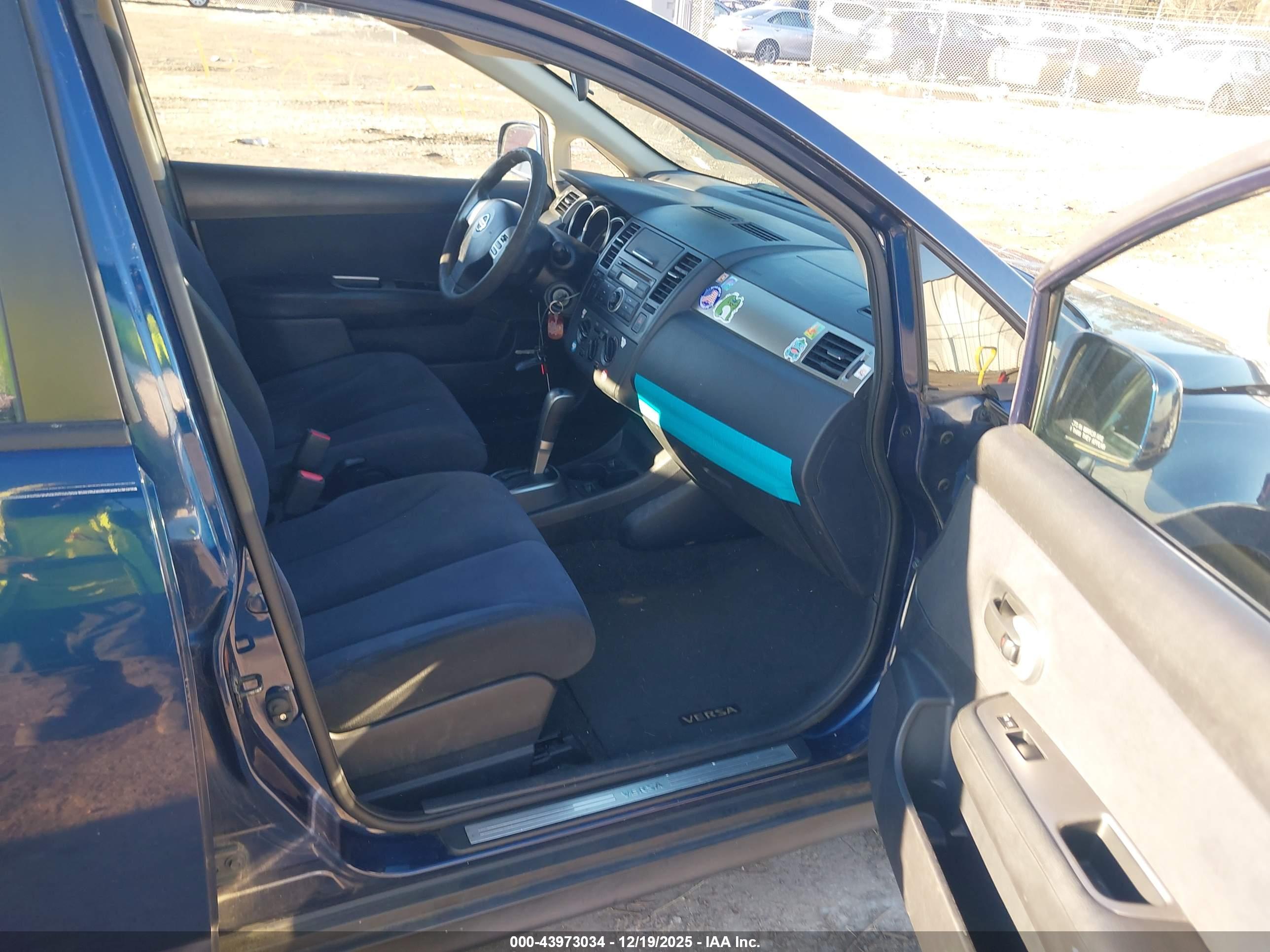 NISSAN VERSA image 5