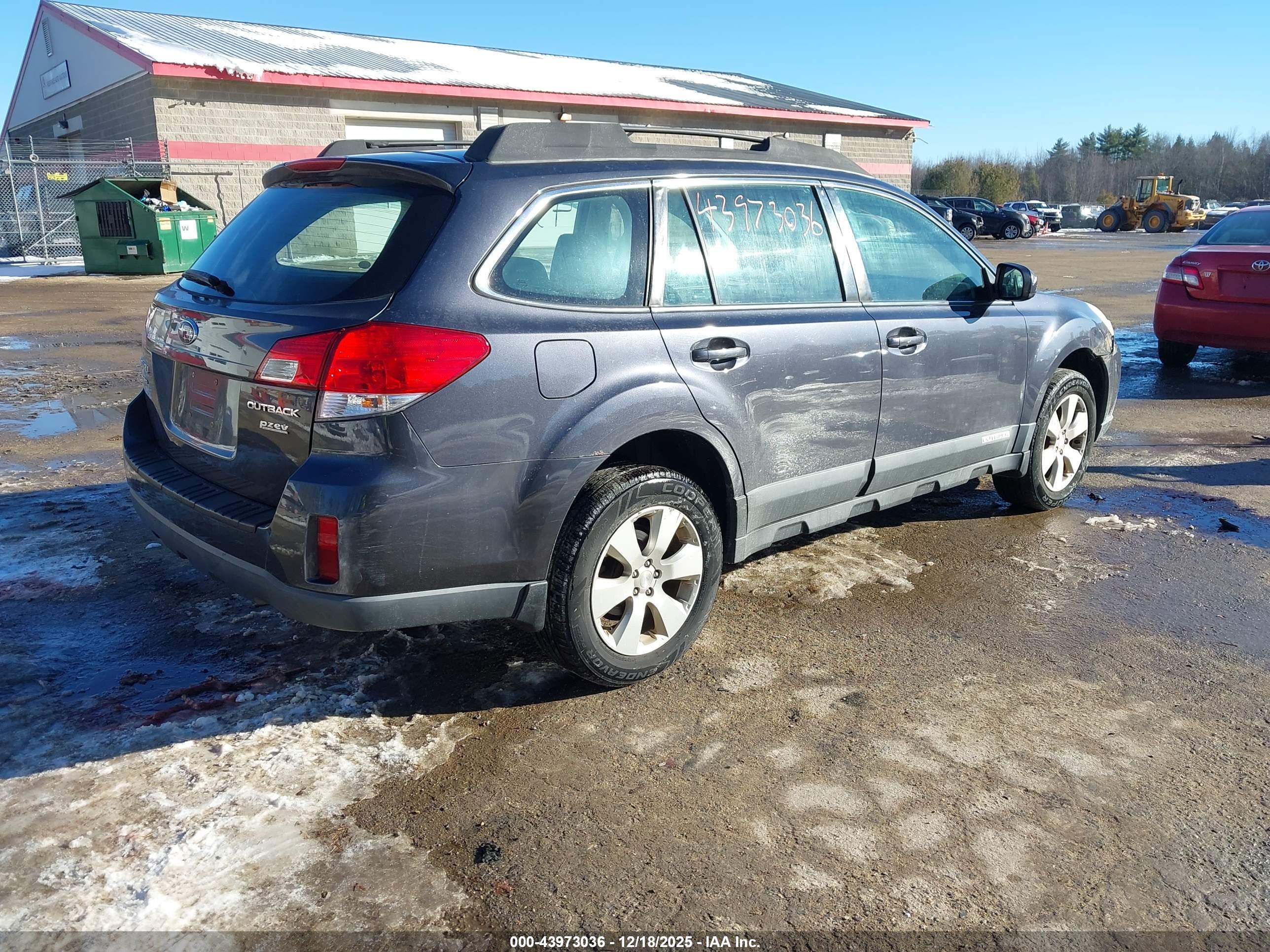 SUBARU OUTBACK image 4