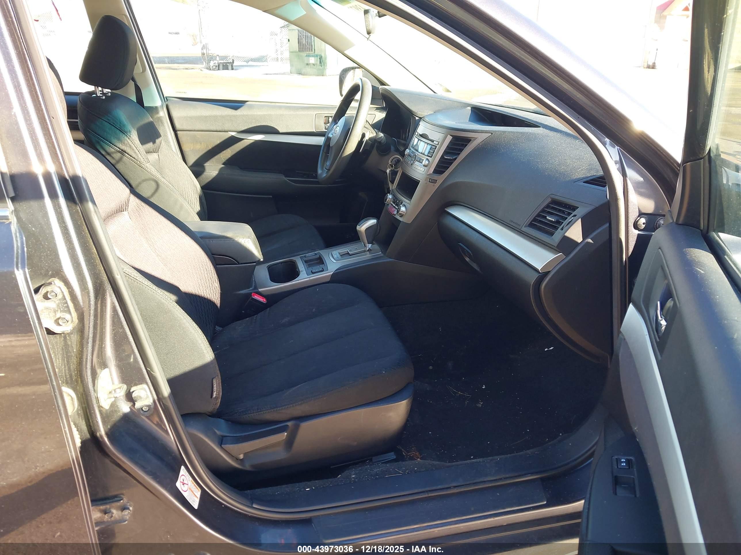 SUBARU OUTBACK image 5