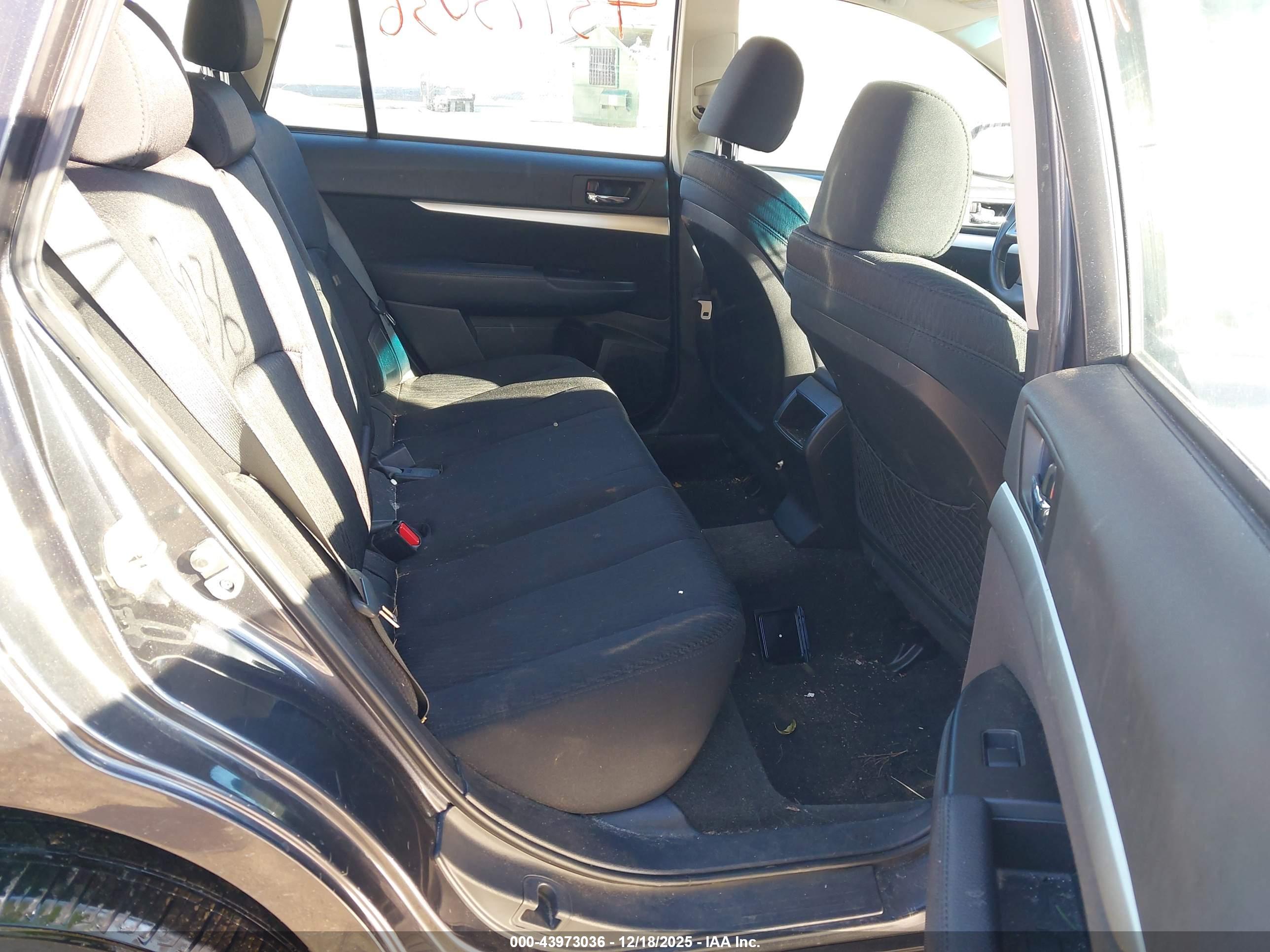 SUBARU OUTBACK image 8