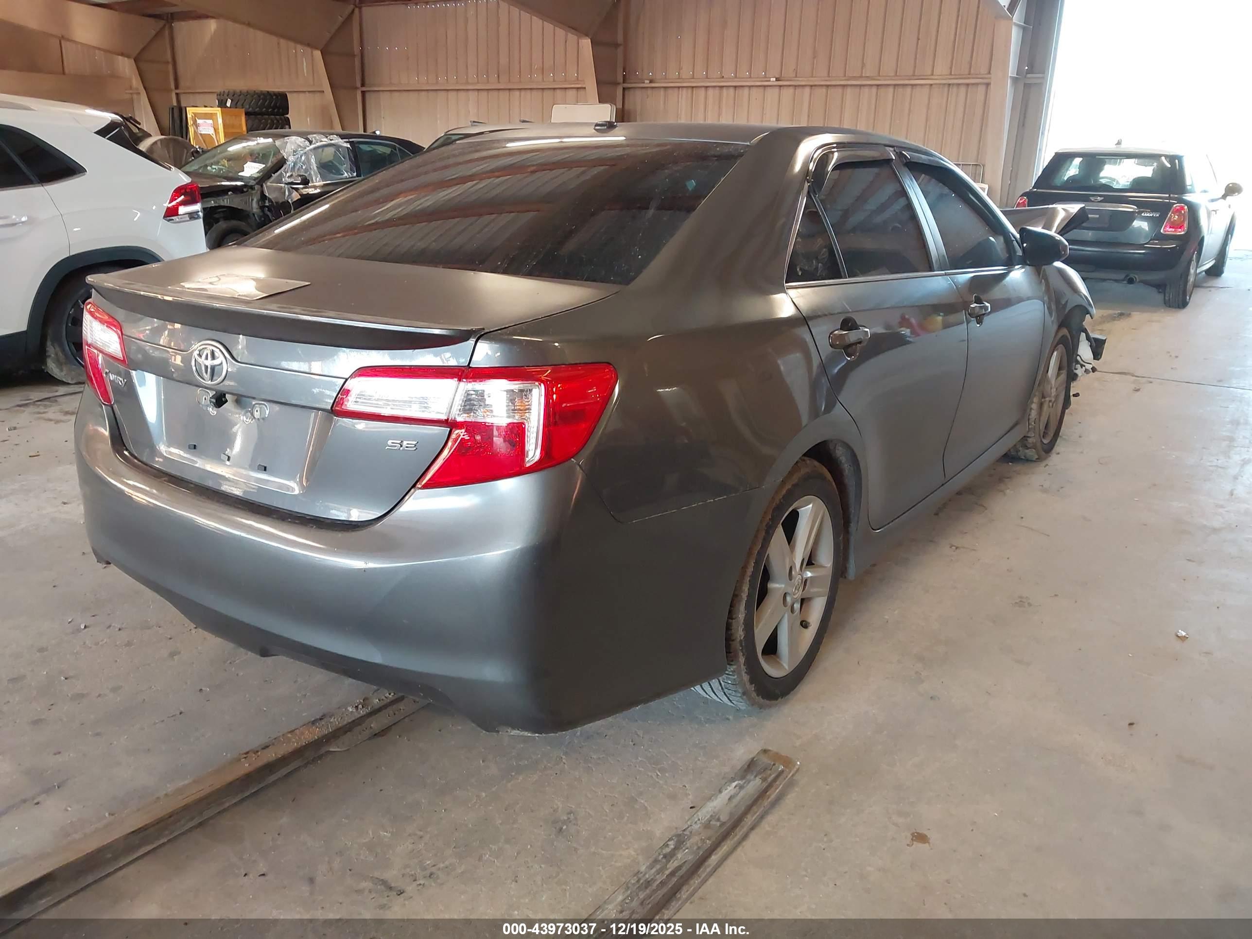 TOYOTA CAMRY image 4