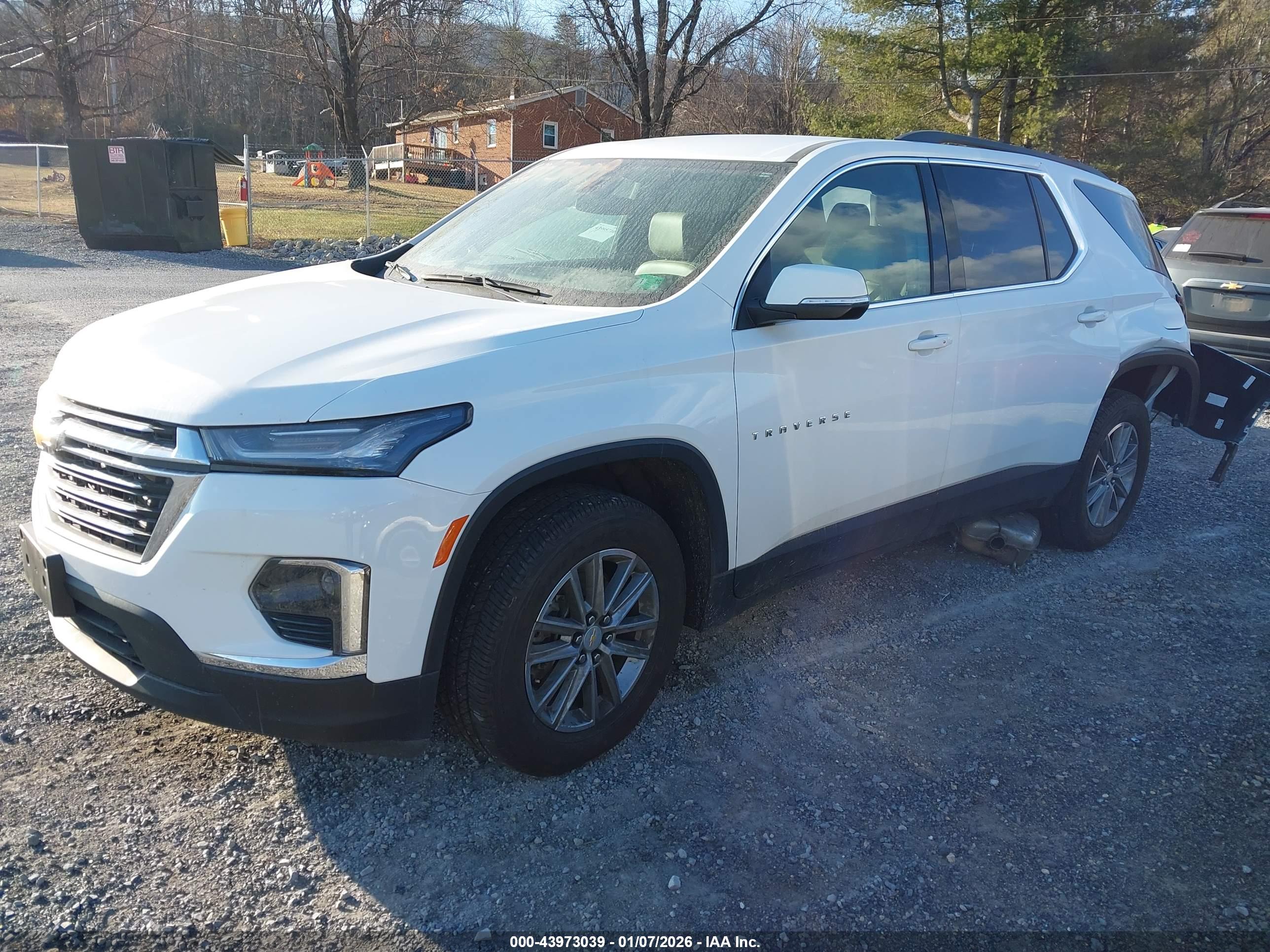 CHEVROLET TRAVERSE image 2