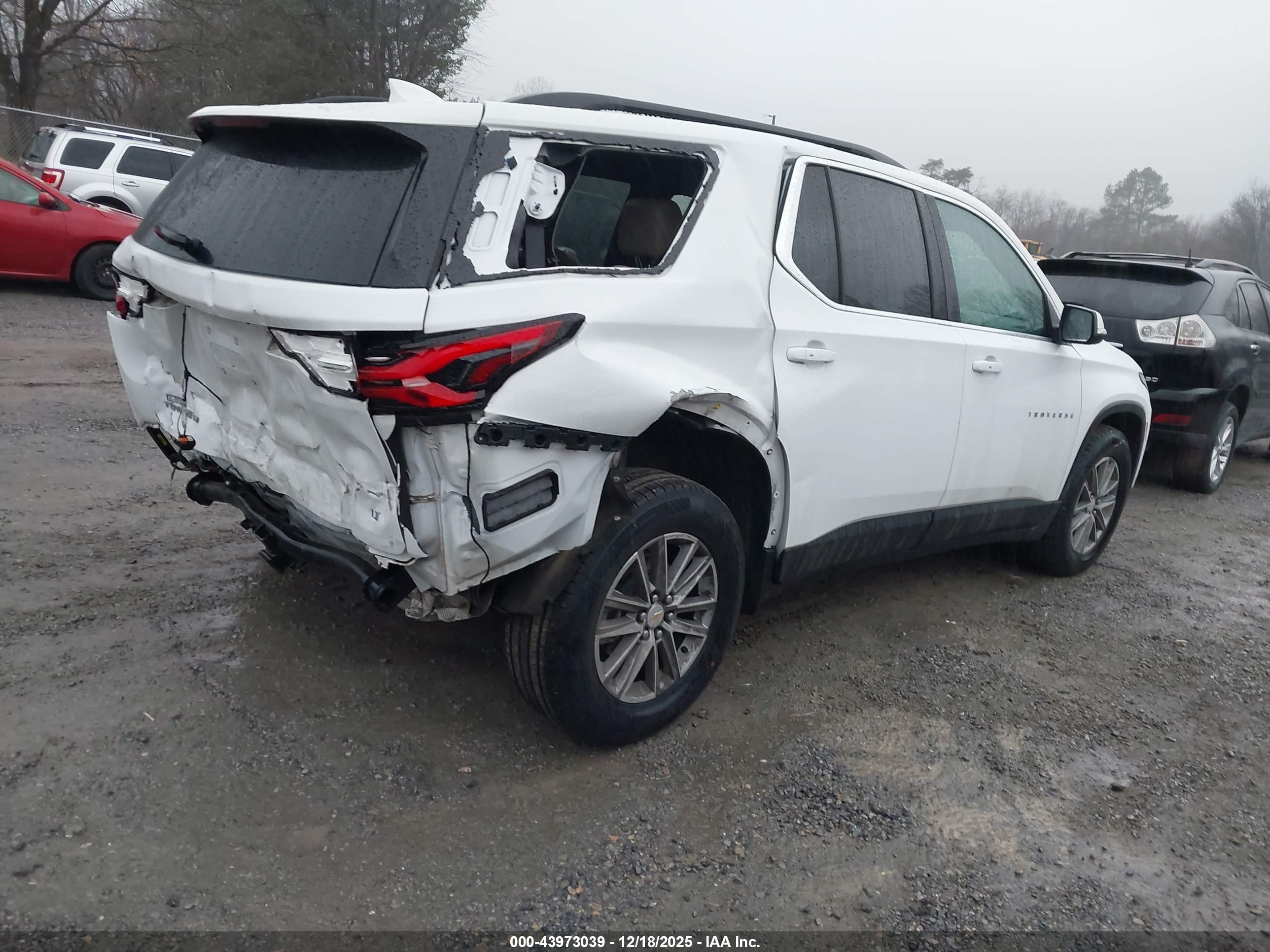 CHEVROLET TRAVERSE image 4