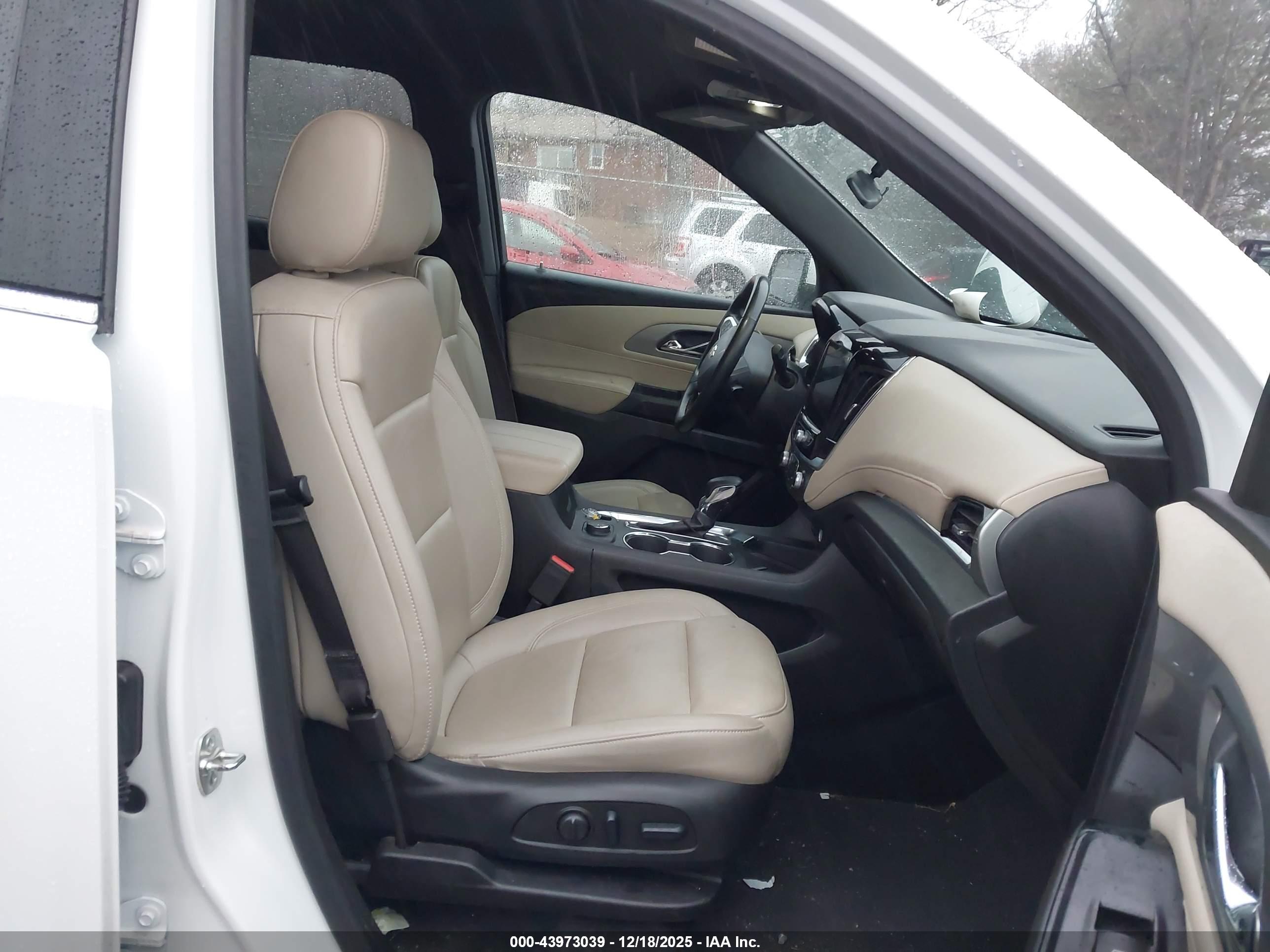 CHEVROLET TRAVERSE image 5