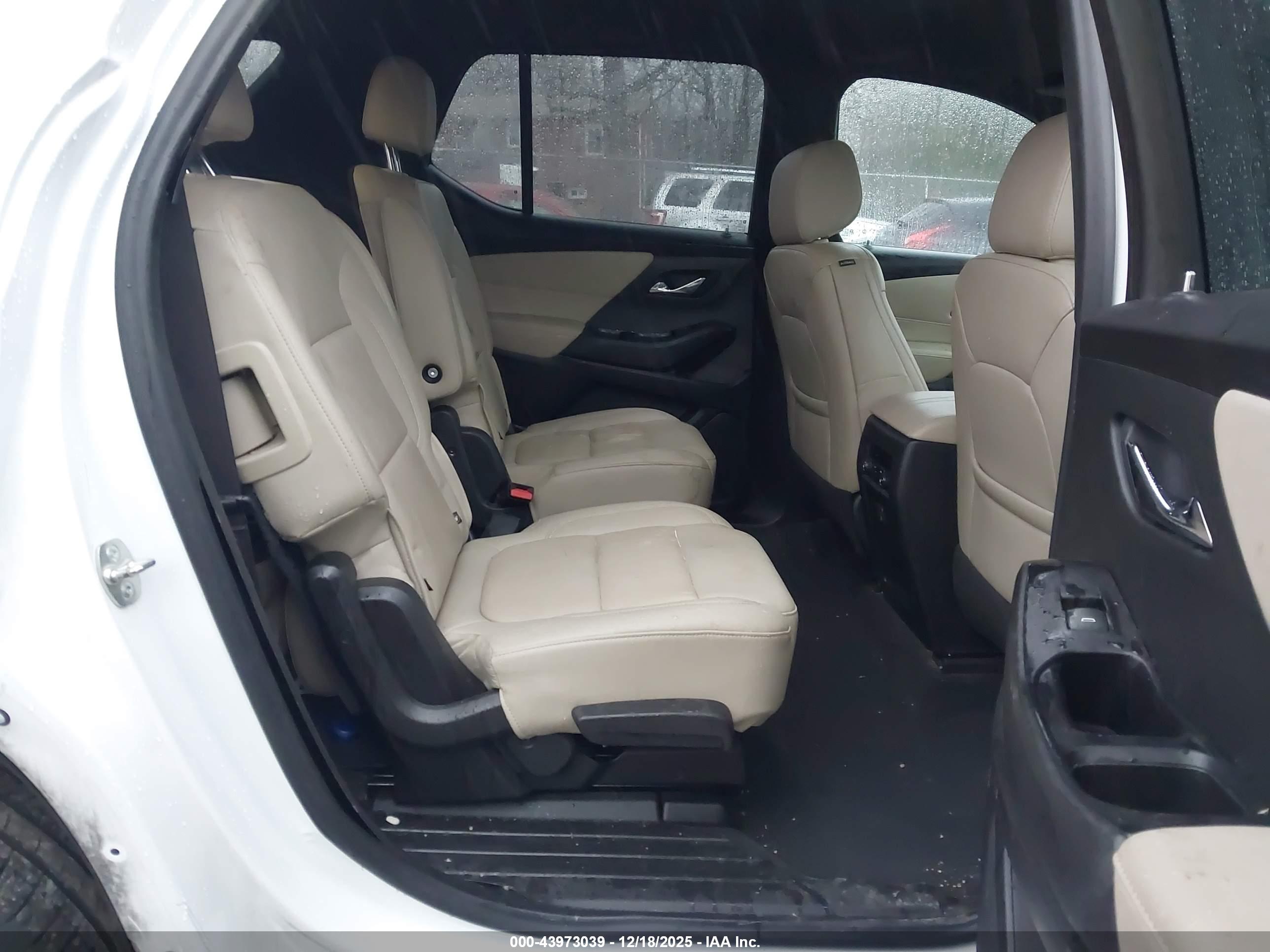 CHEVROLET TRAVERSE image 8