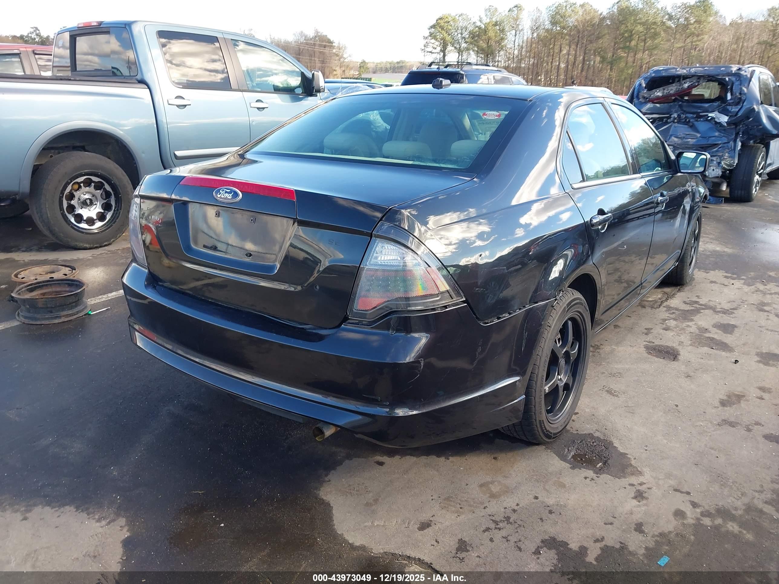 FORD FUSION image 4