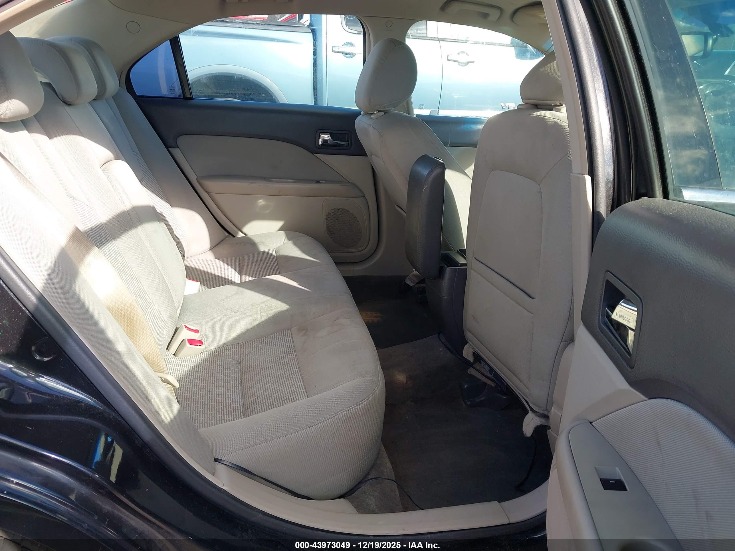 FORD FUSION image 8
