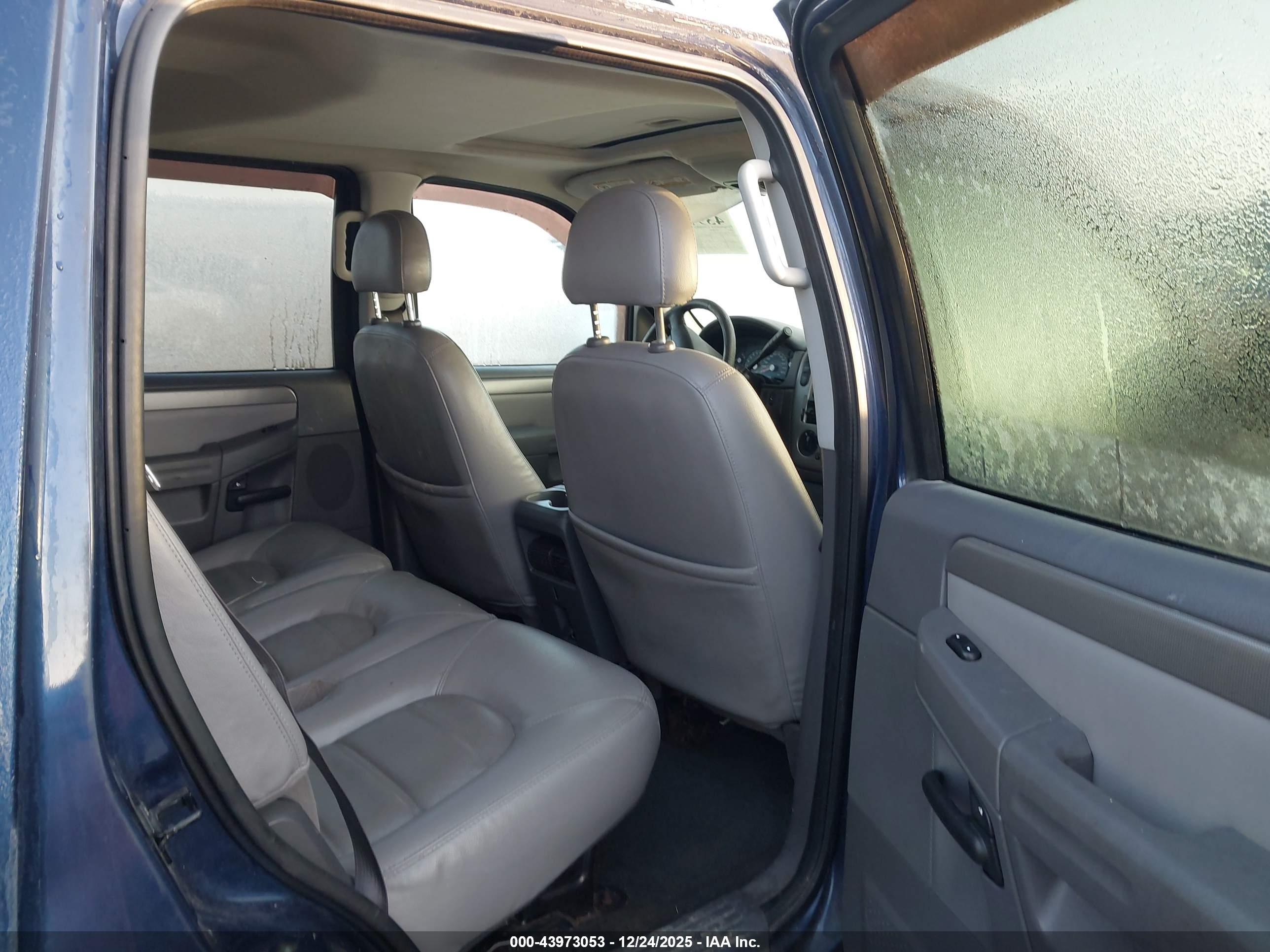 FORD EXPLORER image 8