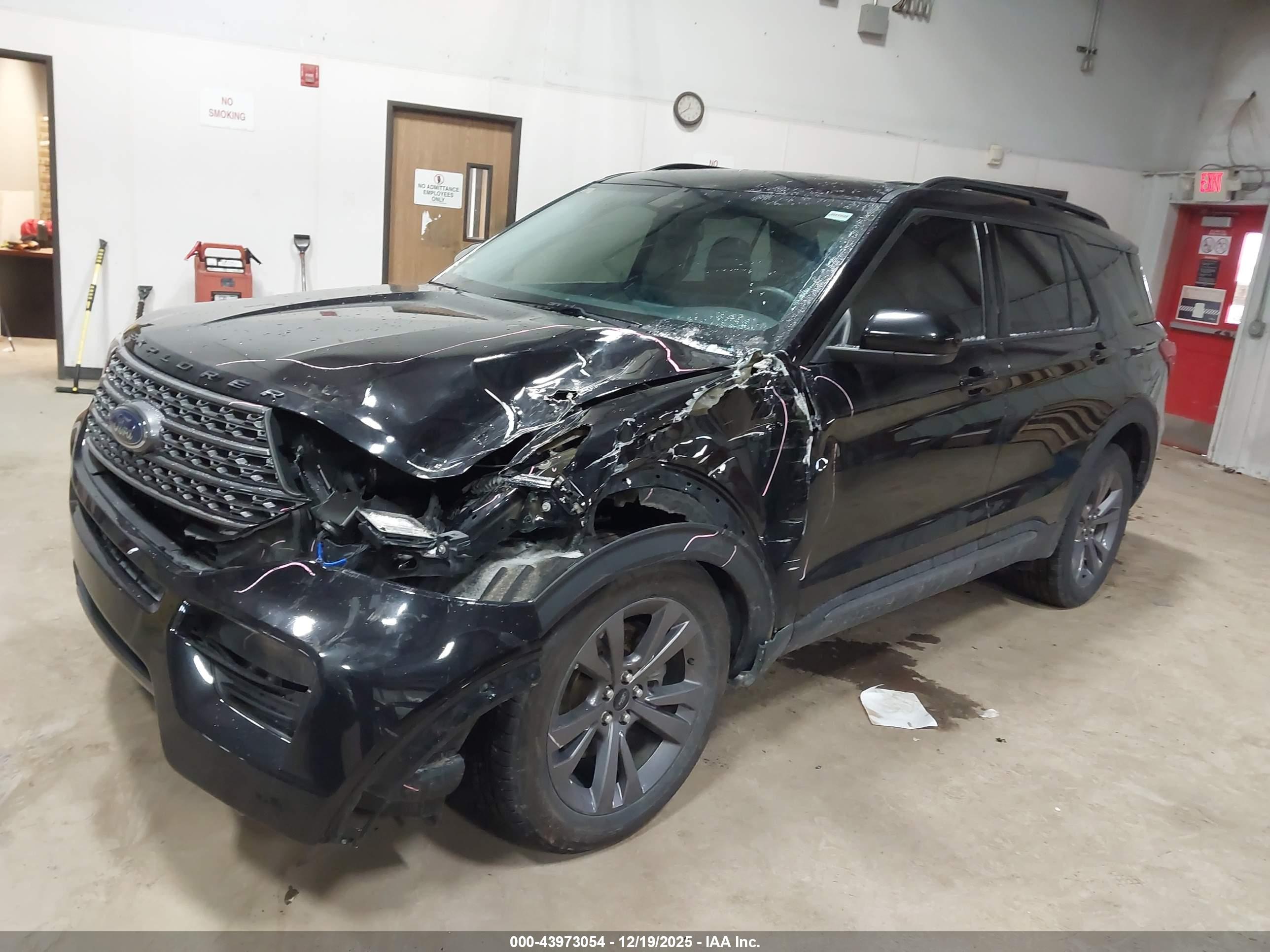 FORD EXPLORER image 2