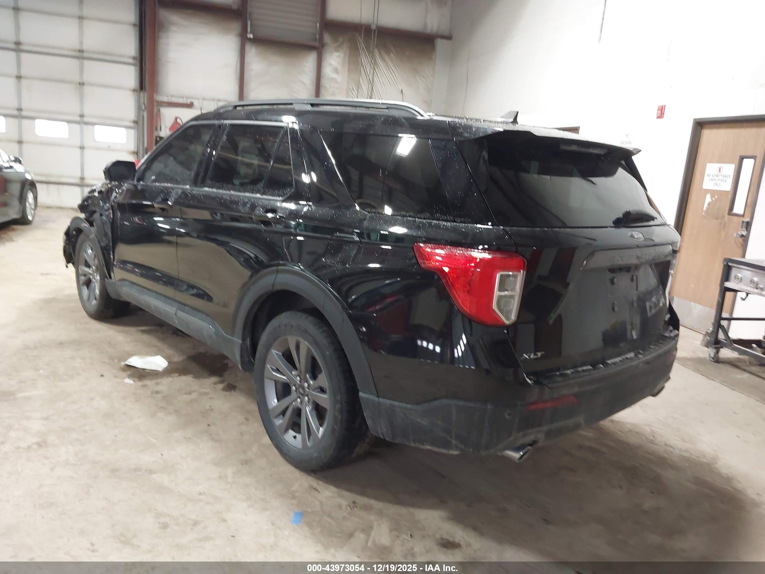 FORD EXPLORER image 3