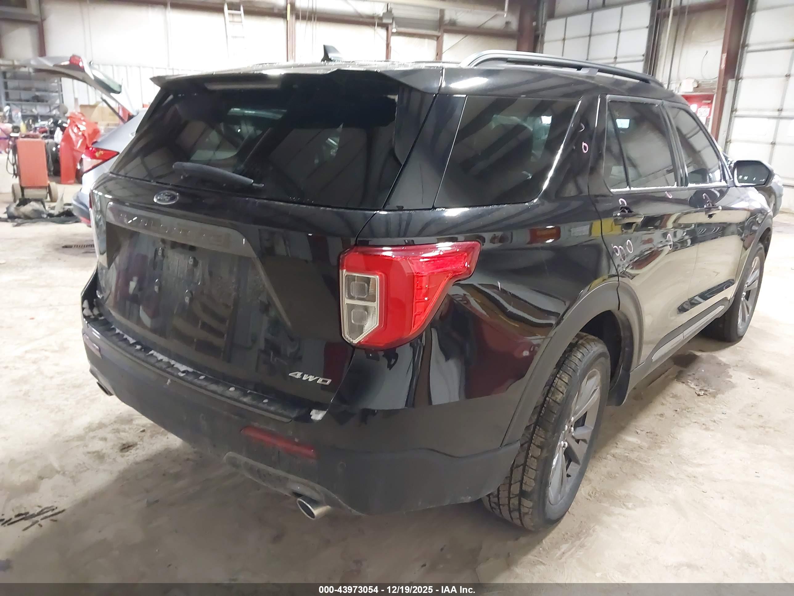 FORD EXPLORER image 4