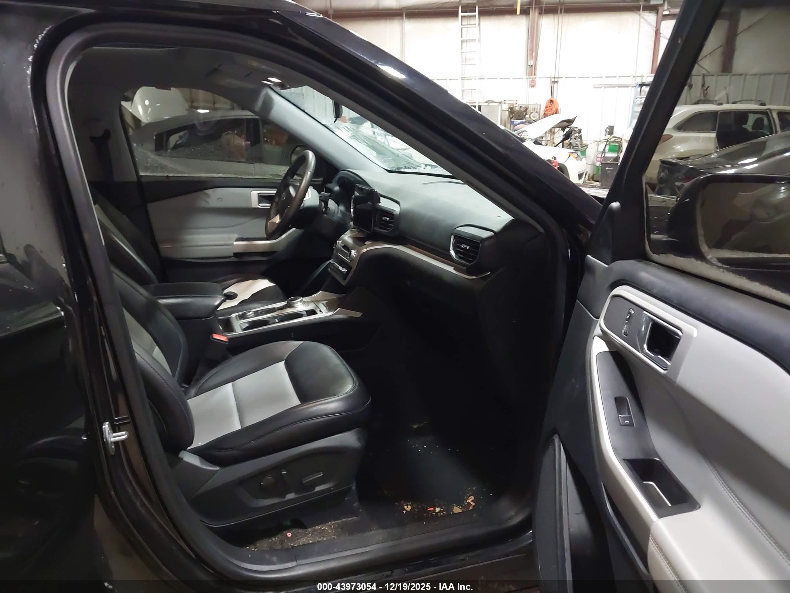 FORD EXPLORER image 5
