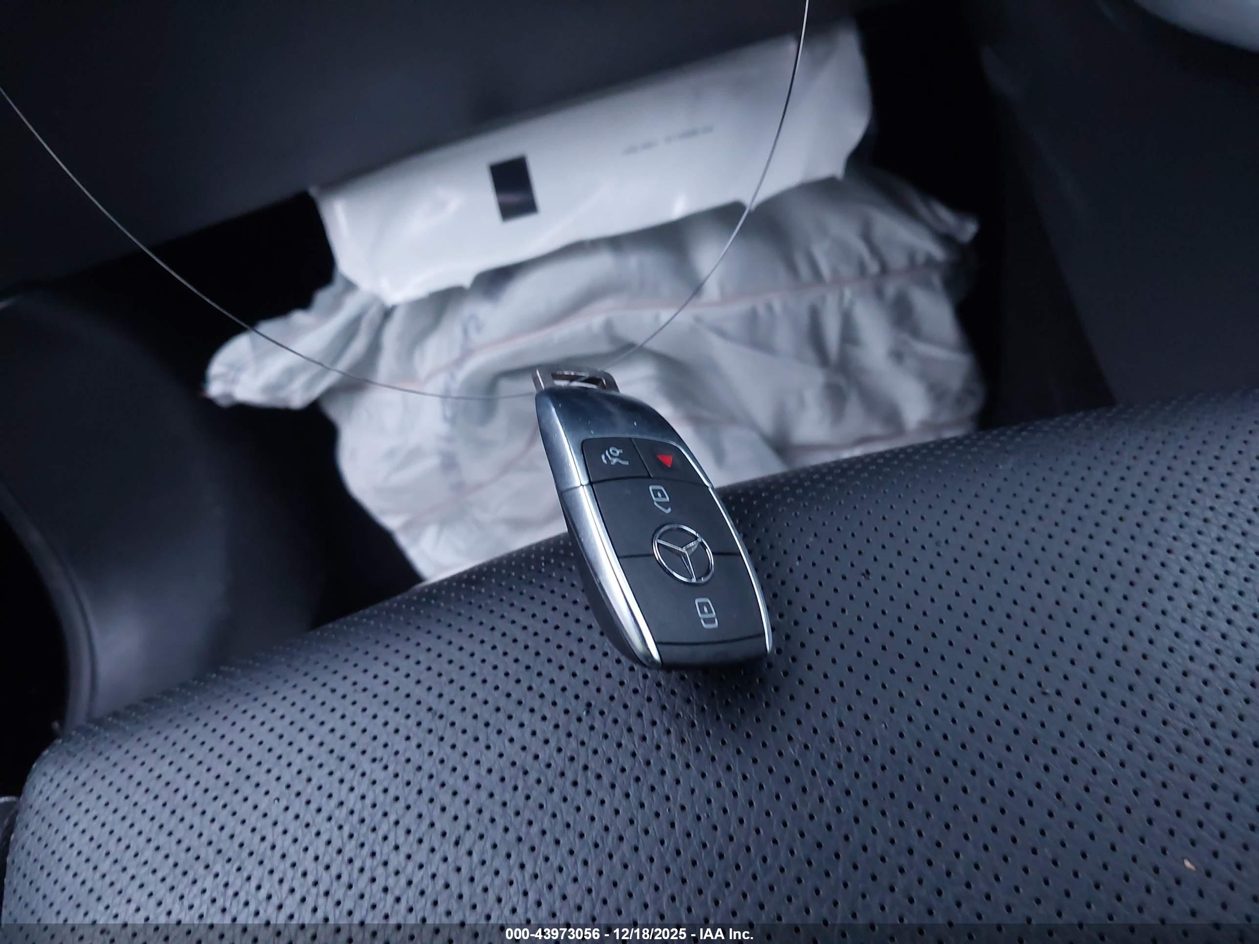 MERCEDES-BENZ GLA image 11