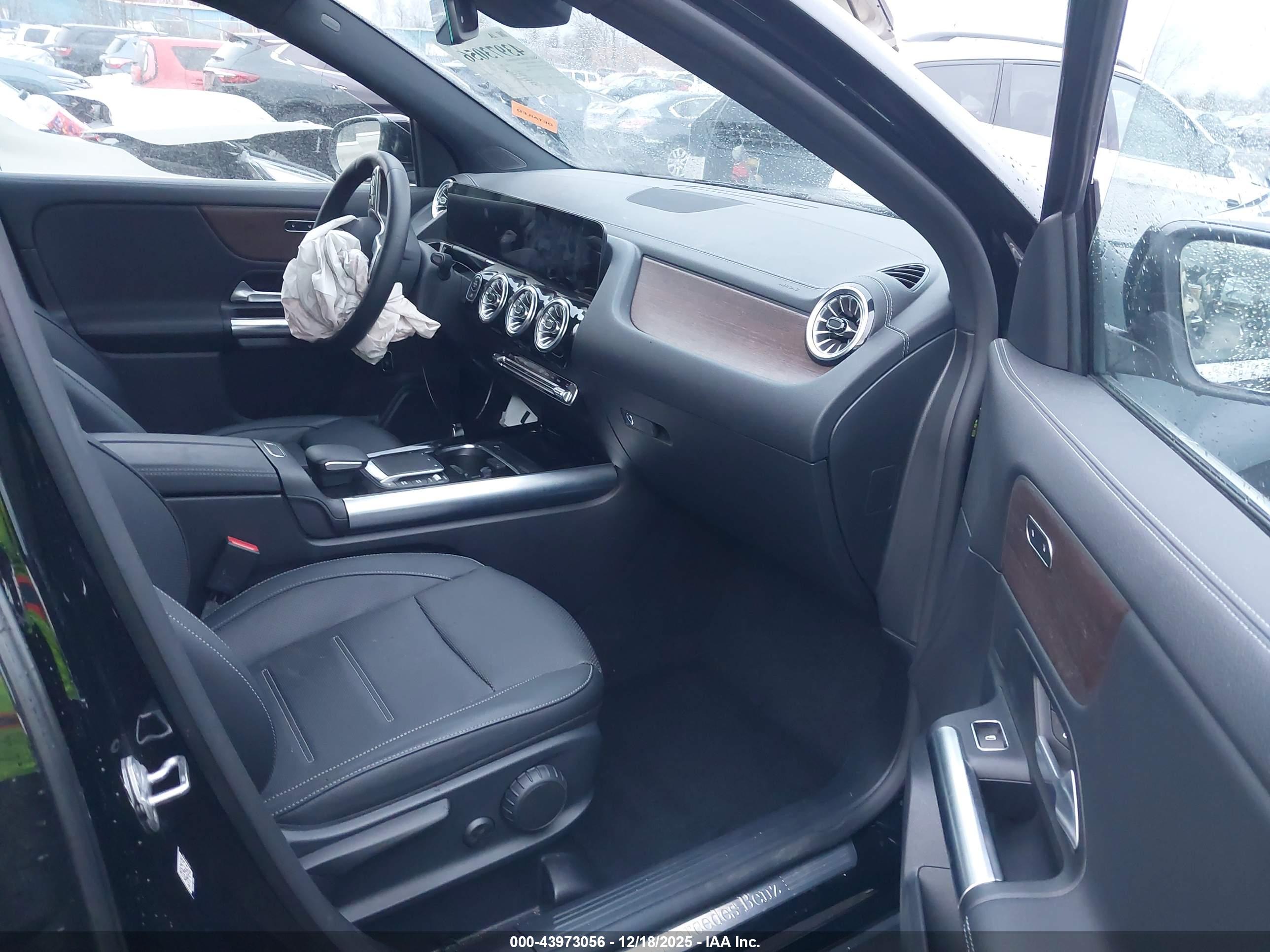 MERCEDES-BENZ GLA image 5