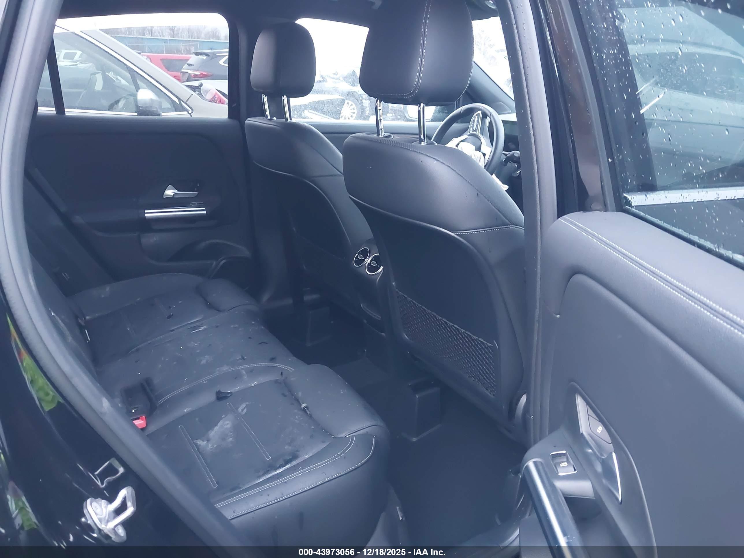 MERCEDES-BENZ GLA image 8