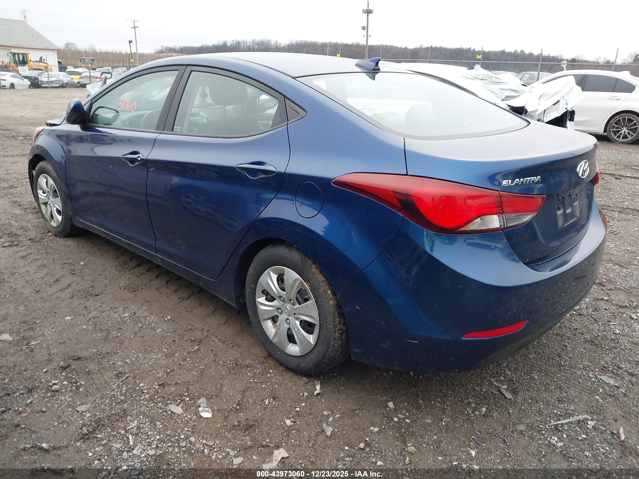 HYUNDAI ELANTRA image 3