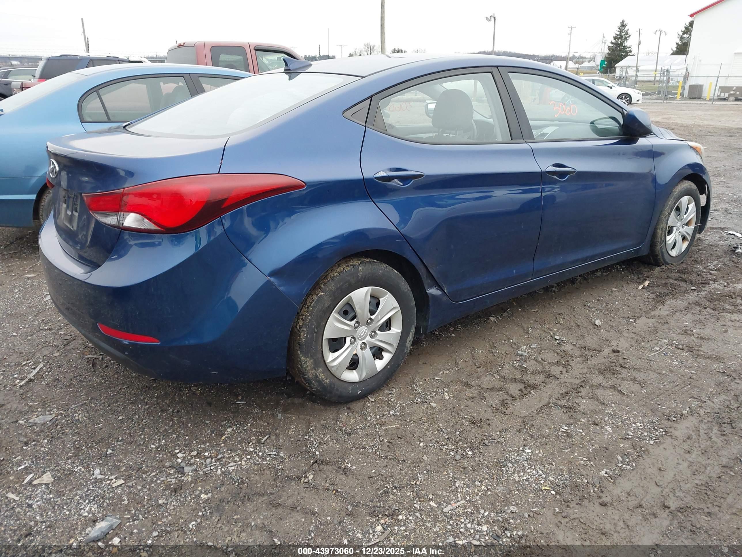 HYUNDAI ELANTRA image 4