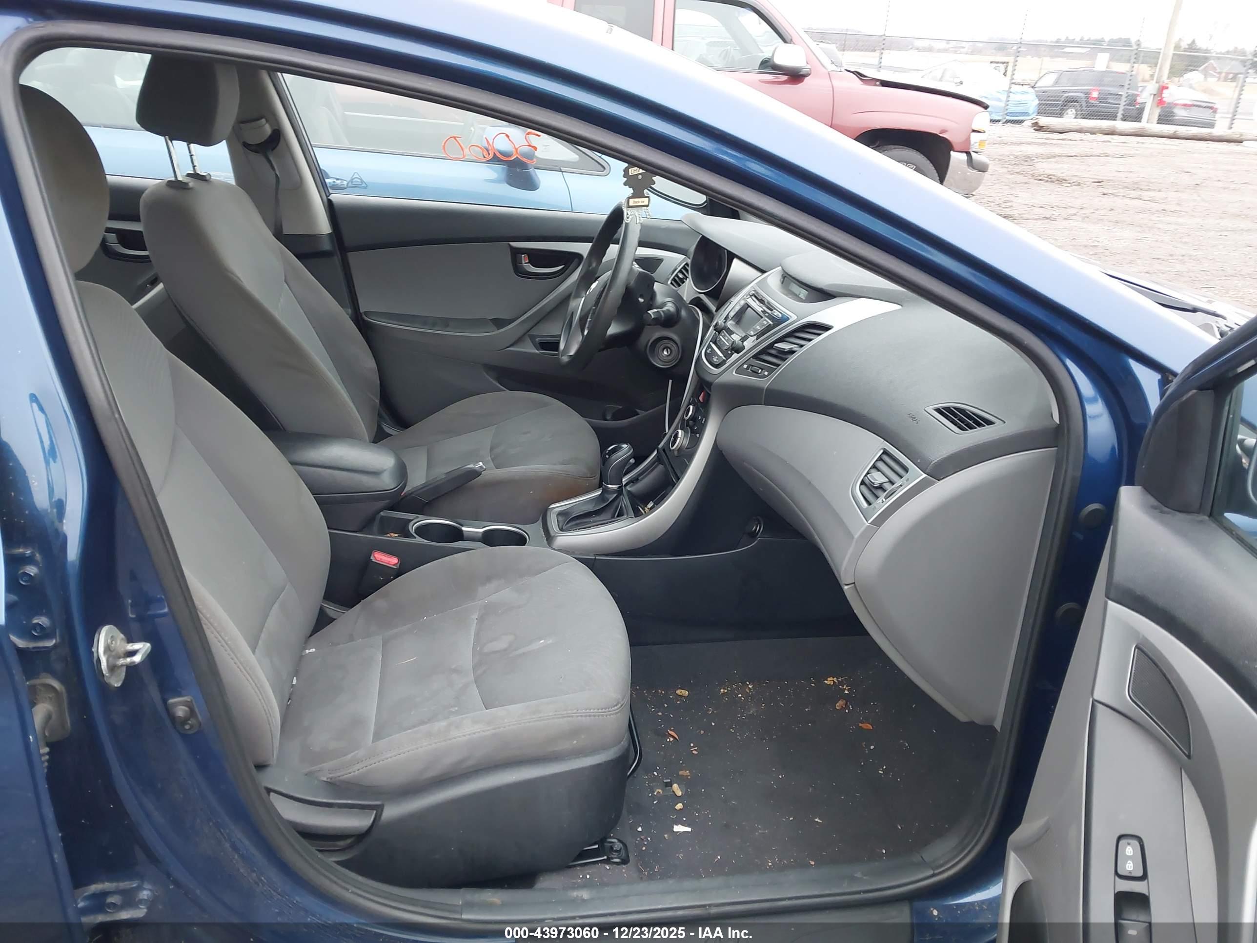 HYUNDAI ELANTRA image 5